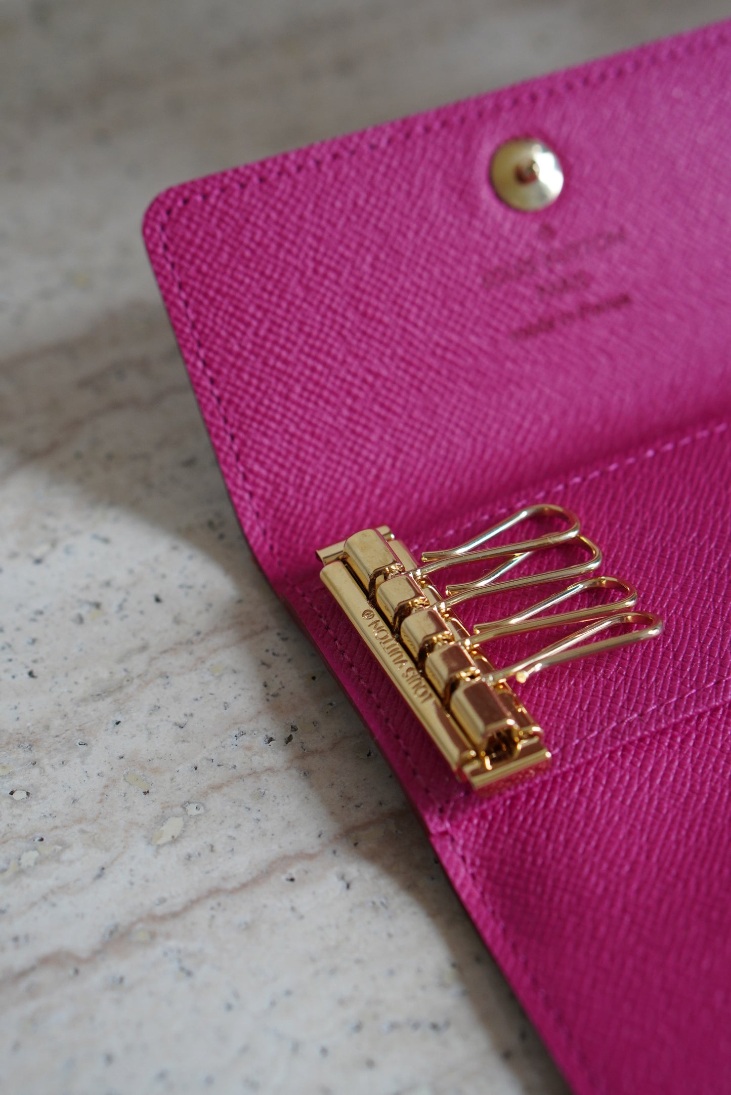 LOUIS VUITTON KEY HOLDER