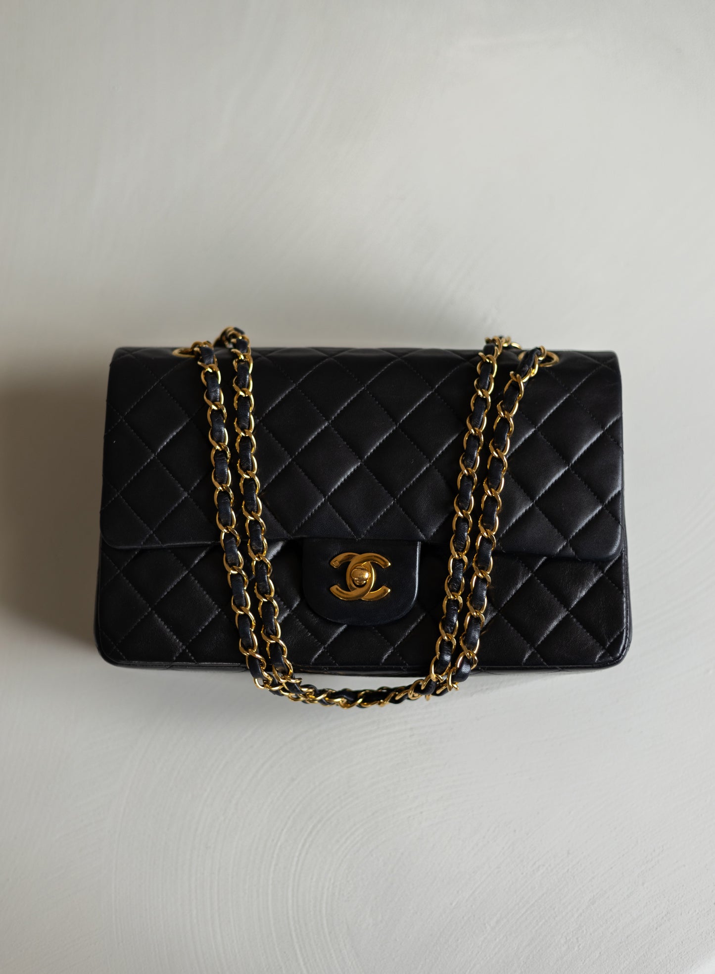 CHANEL CLASSIC MEDIUM DOUBLE FLAP