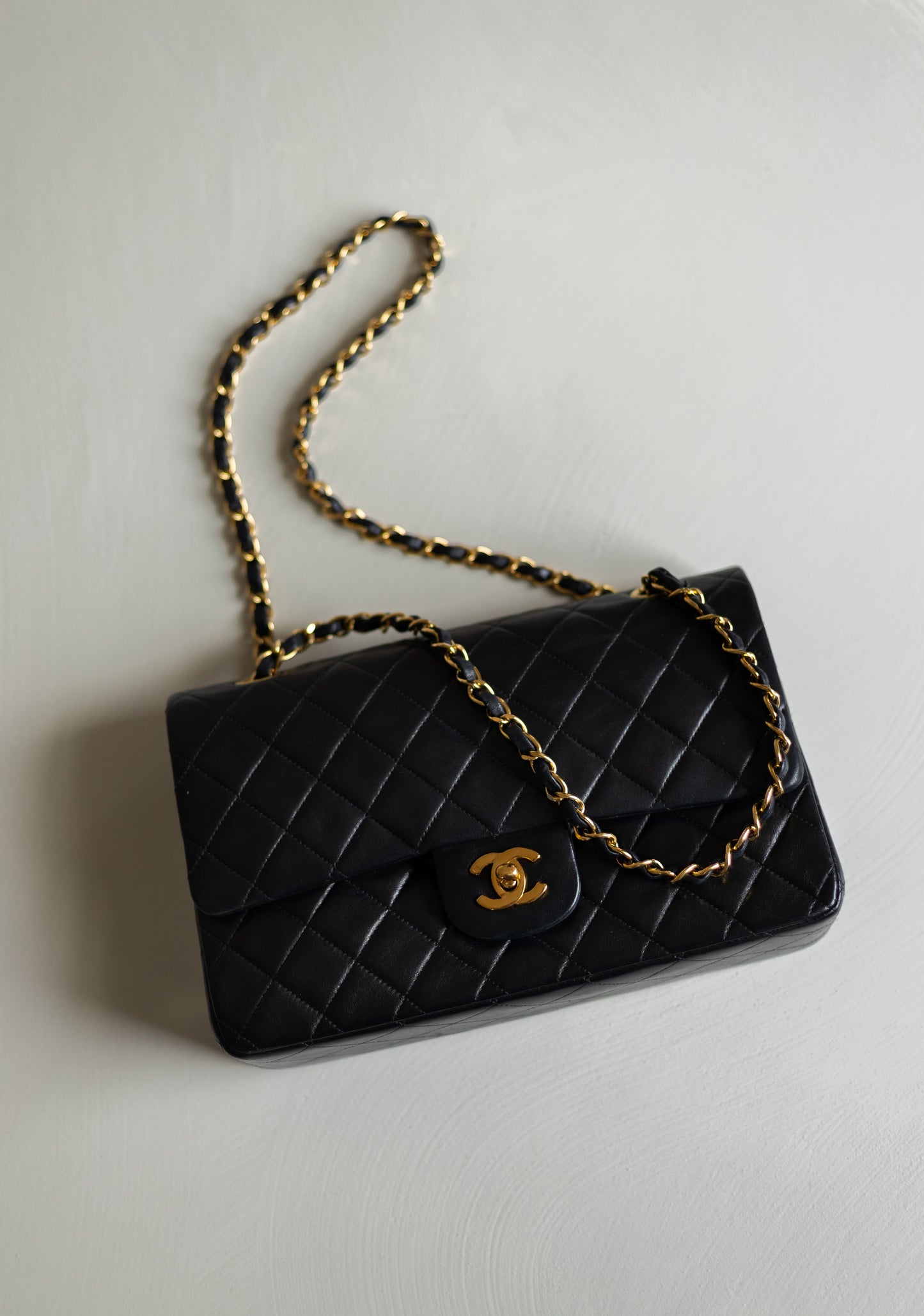 CHANEL CLASSIC MEDIUM DOUBLE FLAP