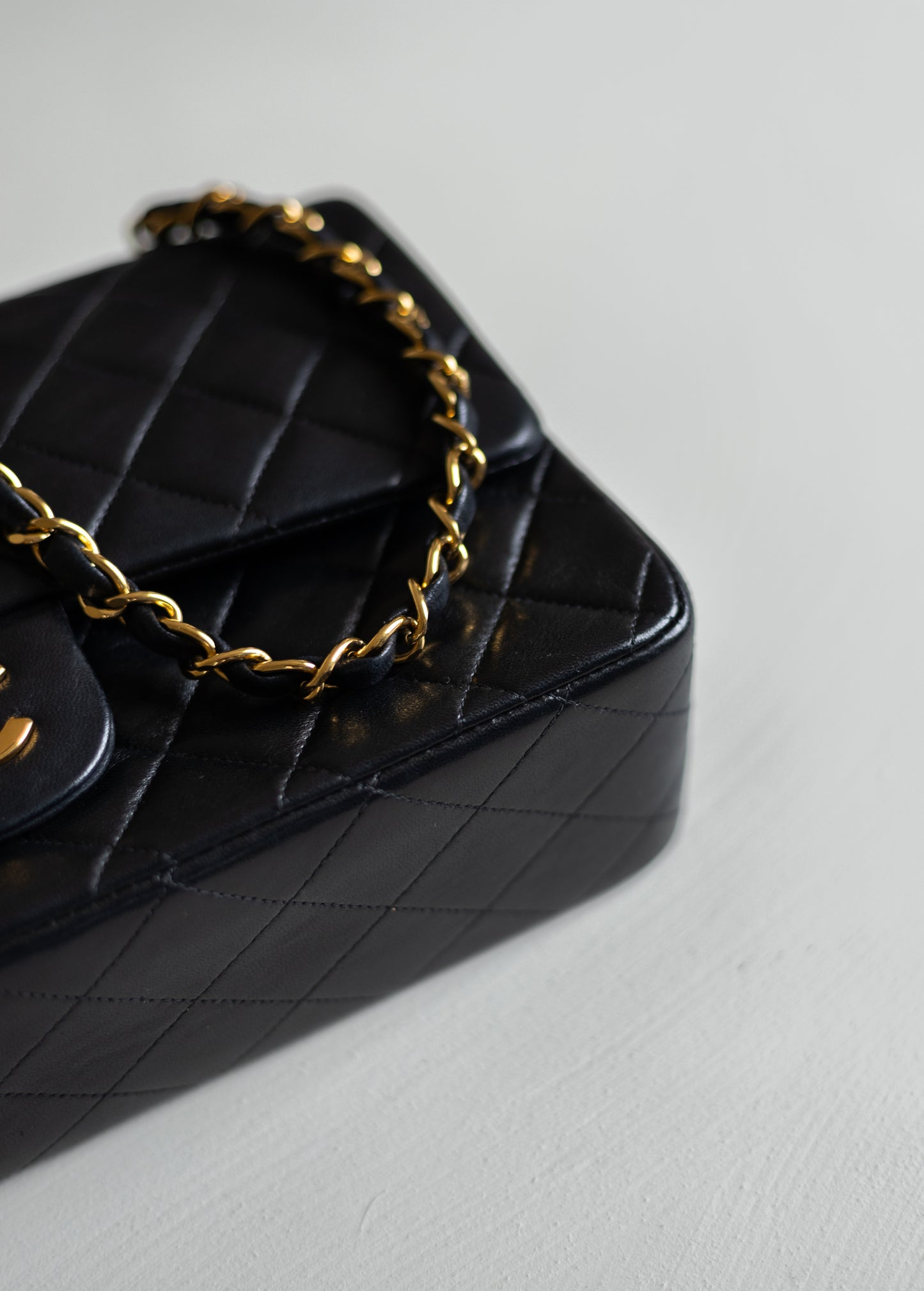 CHANEL CLASSIC MEDIUM DOUBLE FLAP