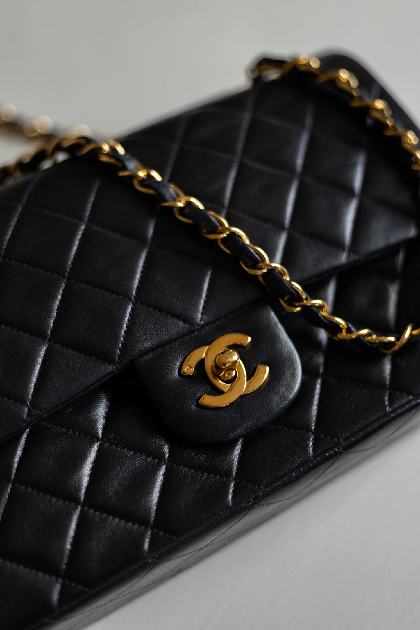 CHANEL CLASSIC MEDIUM DOUBLE FLAP