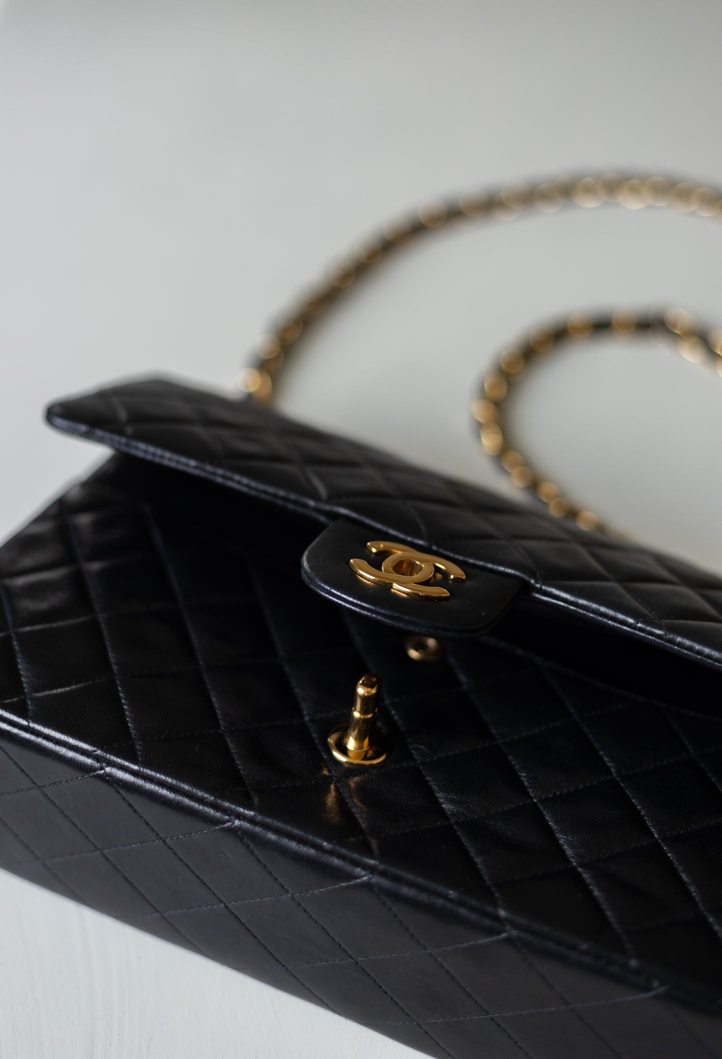CHANEL CLASSIC MEDIUM DOUBLE FLAP