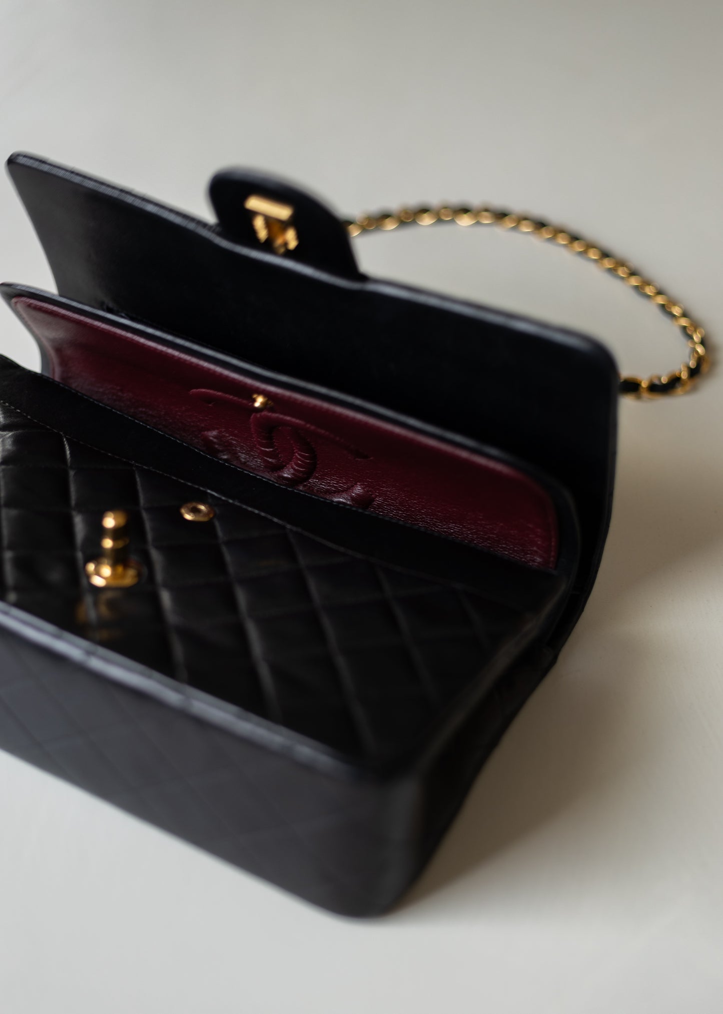 CHANEL CLASSIC MEDIUM DOUBLE FLAP