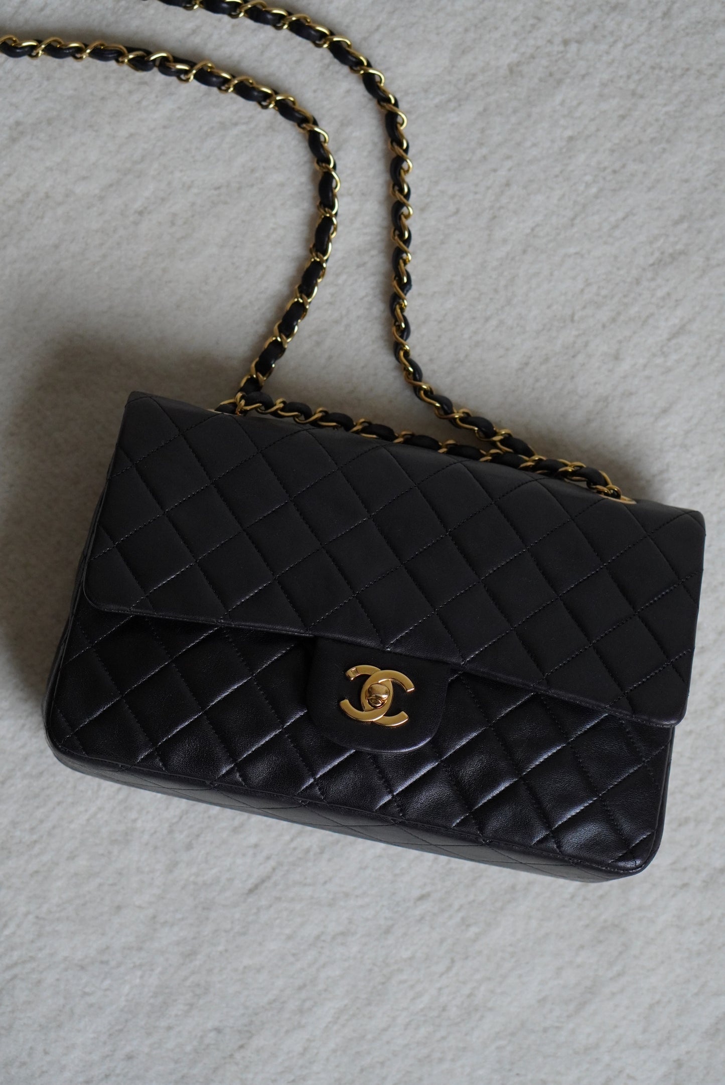 CHANEL CLASSIC MEDIUM DOUBLE FLAP