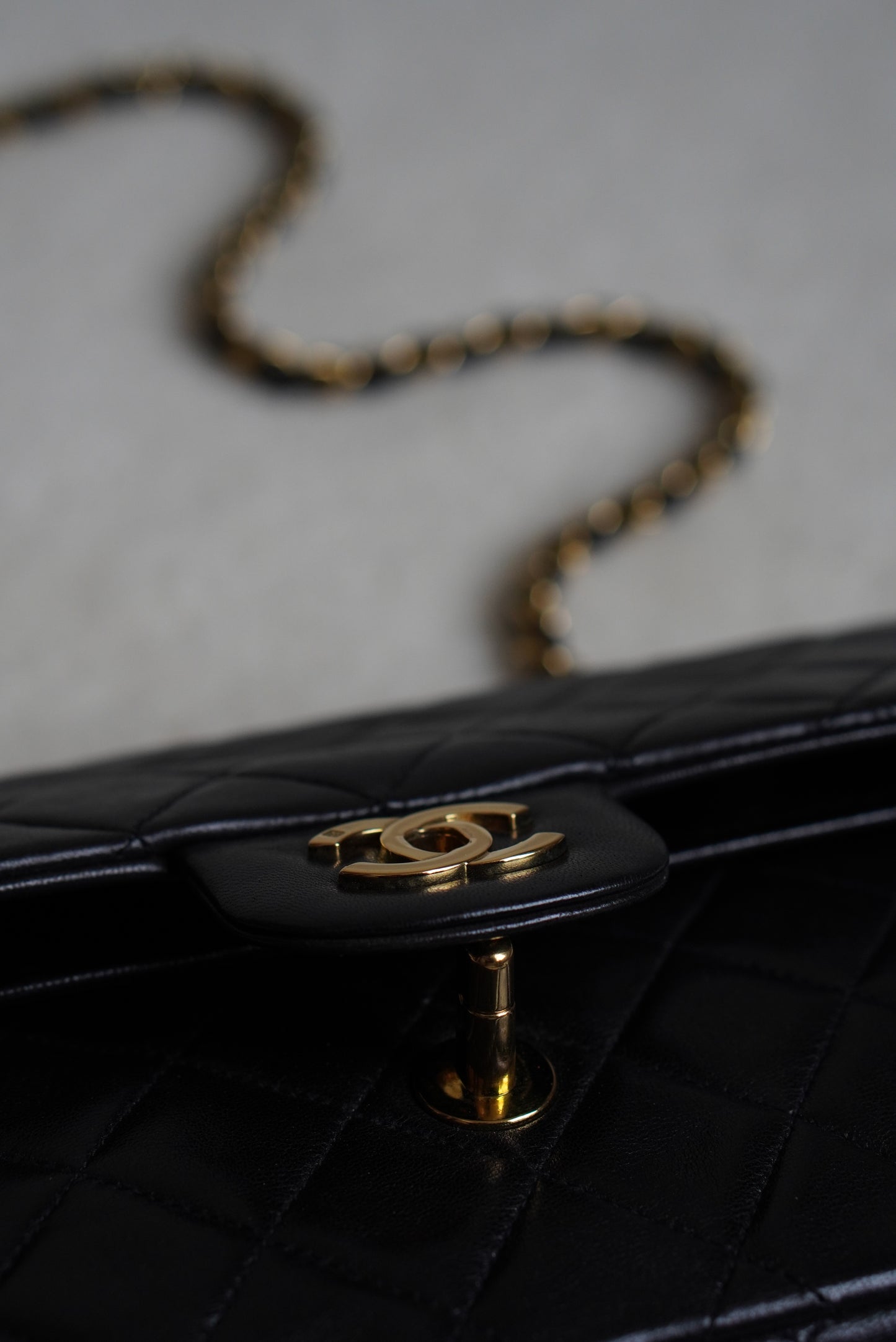 CHANEL CLASSIC MEDIUM DOUBLE FLAP