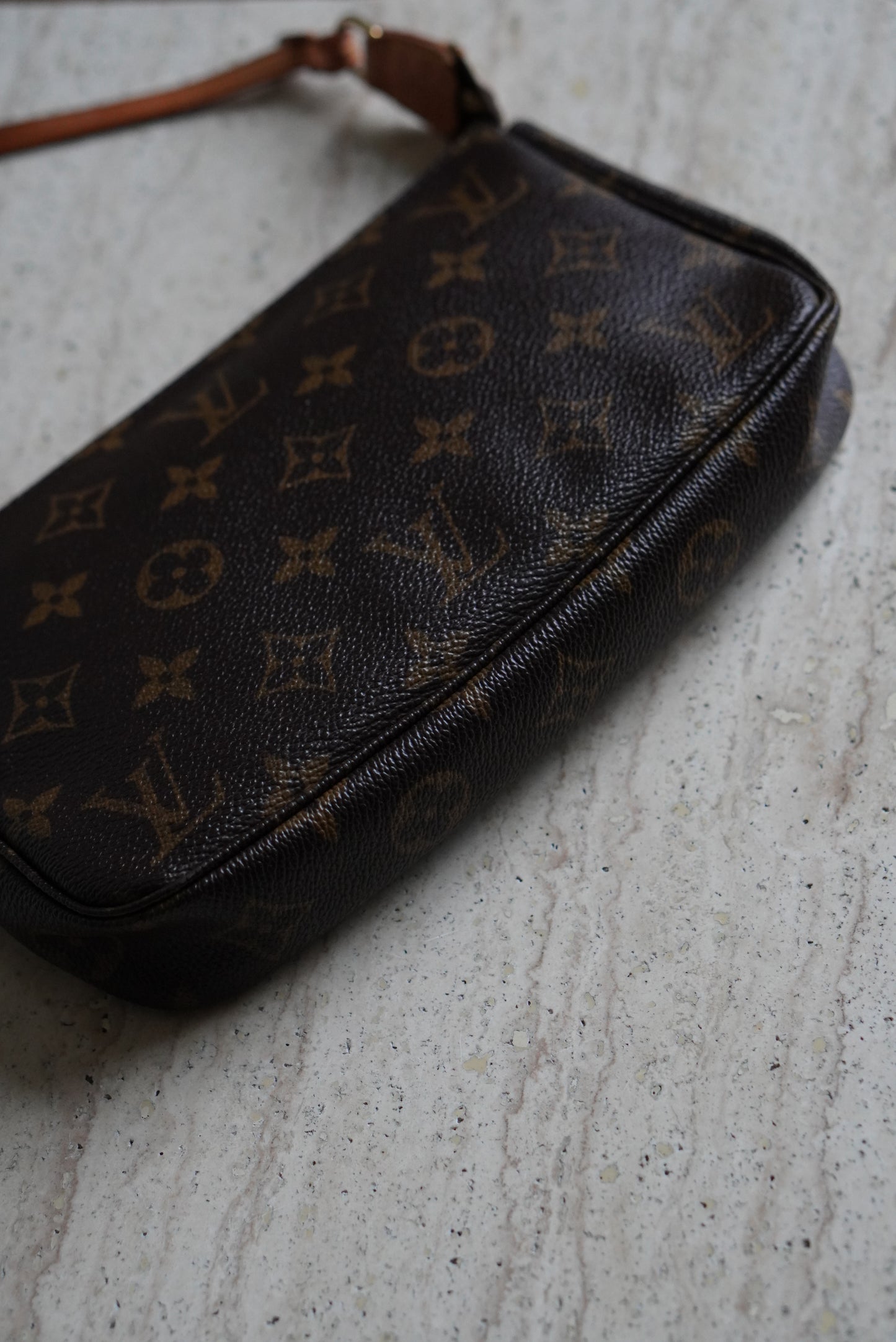 LOUIS VUITTON POCHETTE ACCESSOIRES