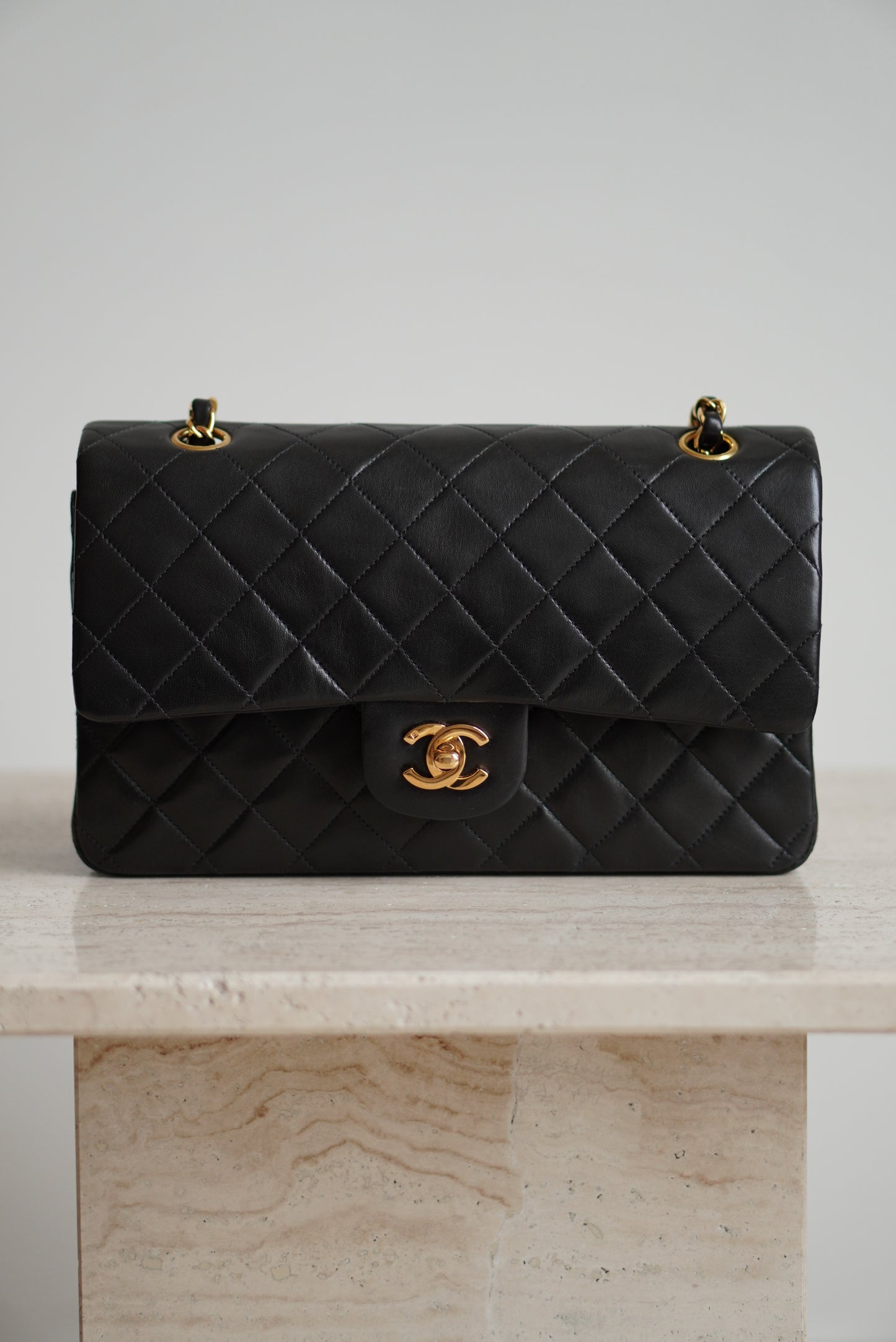 CHANEL CLASSIC MEDIUM DOUBLE FLAP