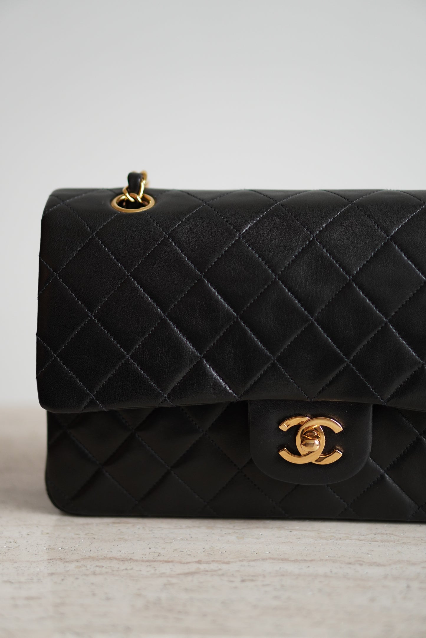 CHANEL CLASSIC MEDIUM DOUBLE FLAP