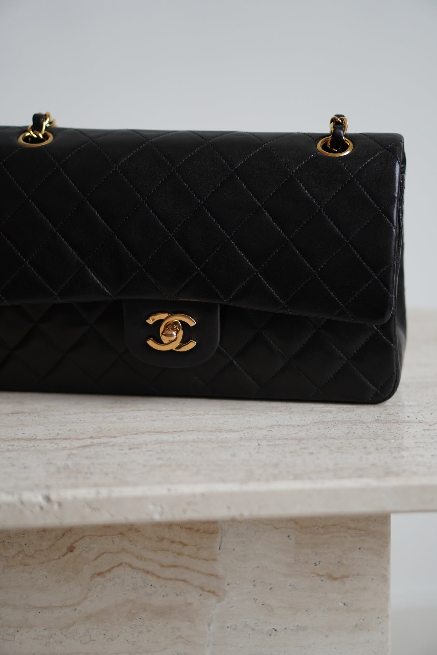 CHANEL CLASSIC MEDIUM DOUBLE FLAP