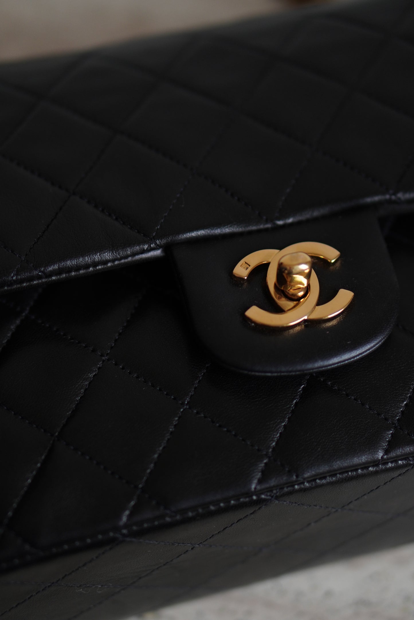 CHANEL CLASSIC MEDIUM DOUBLE FLAP
