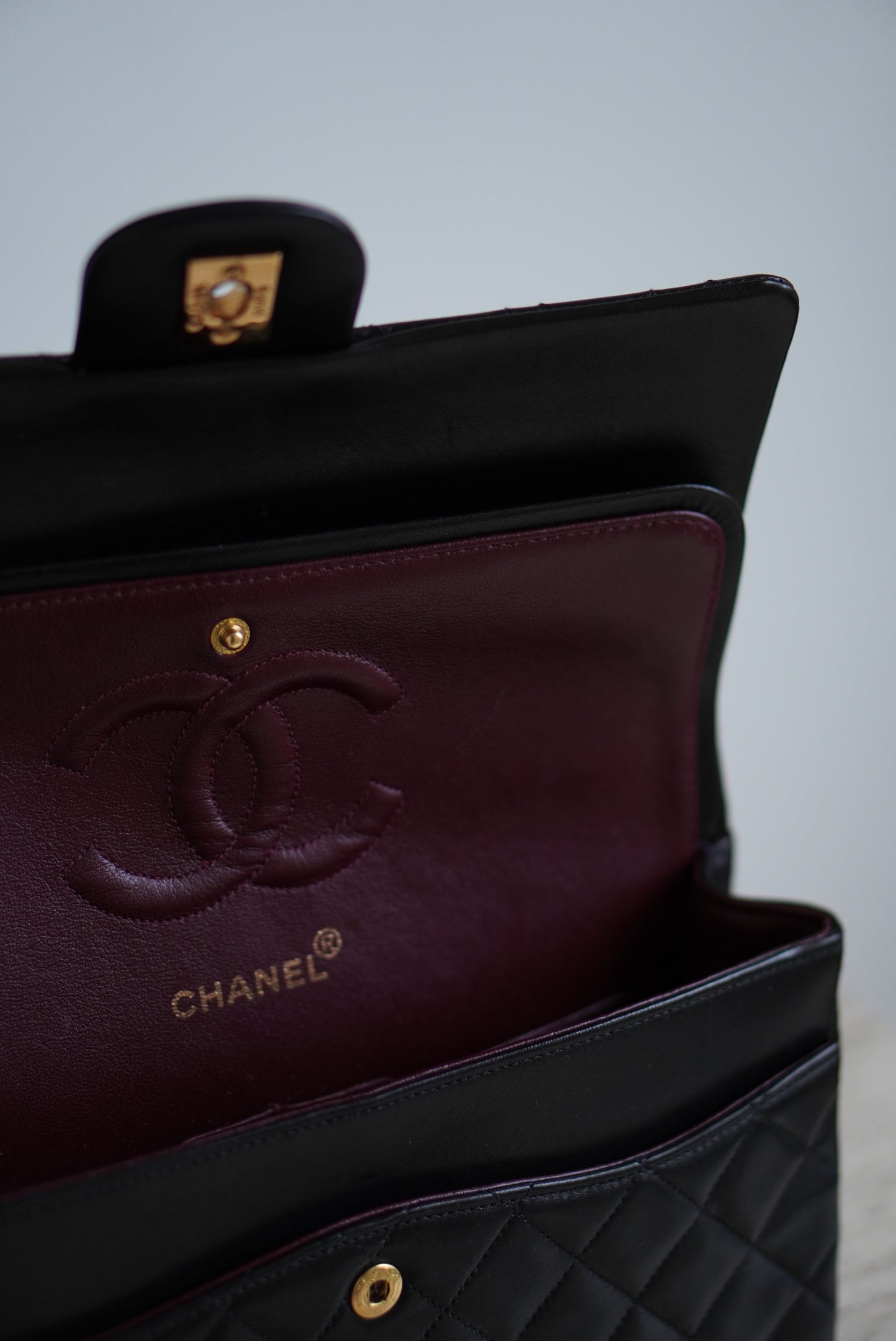CHANEL CLASSIC MEDIUM DOUBLE FLAP