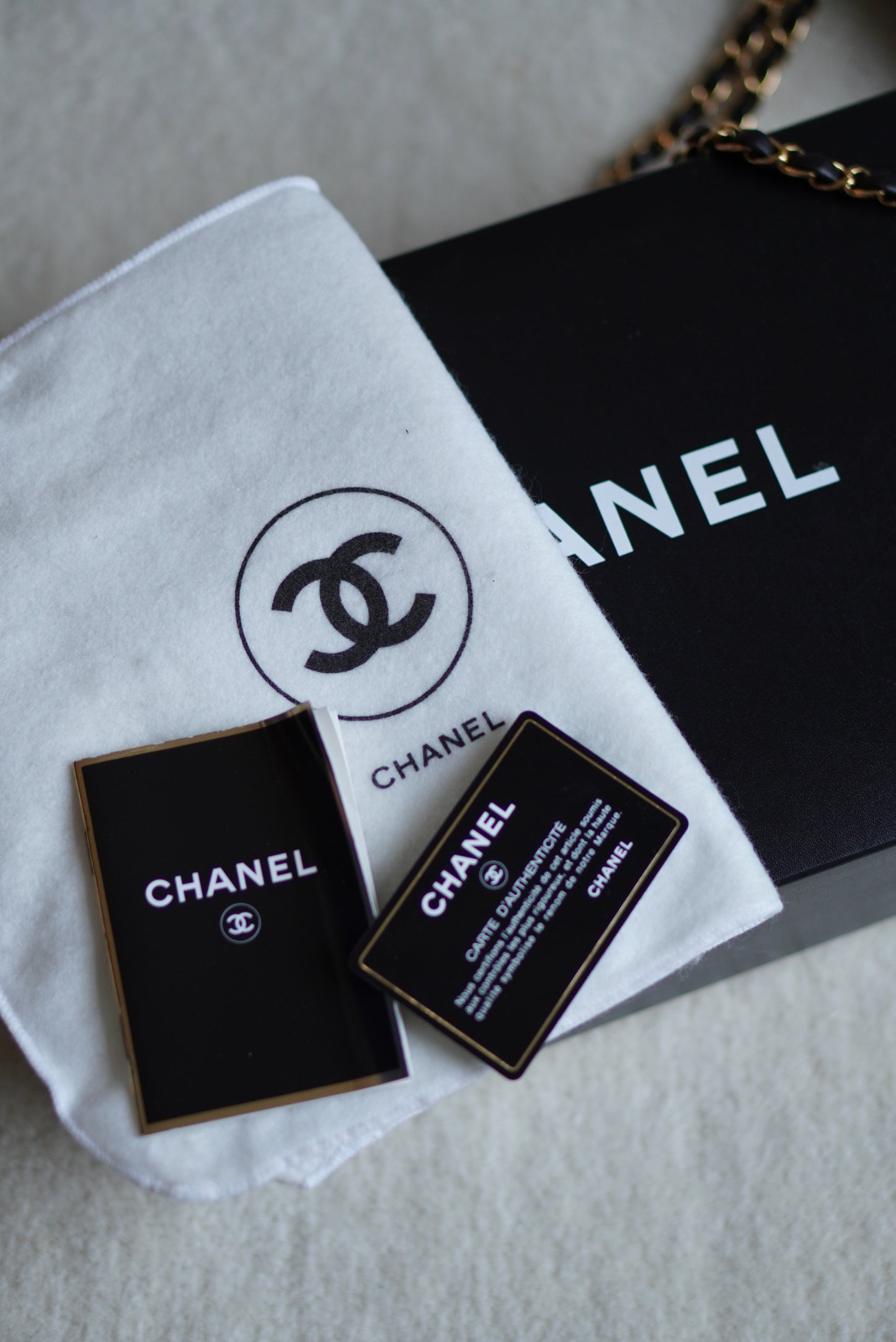 CHANEL CLASSIC MEDIUM DOUBLE FLAP