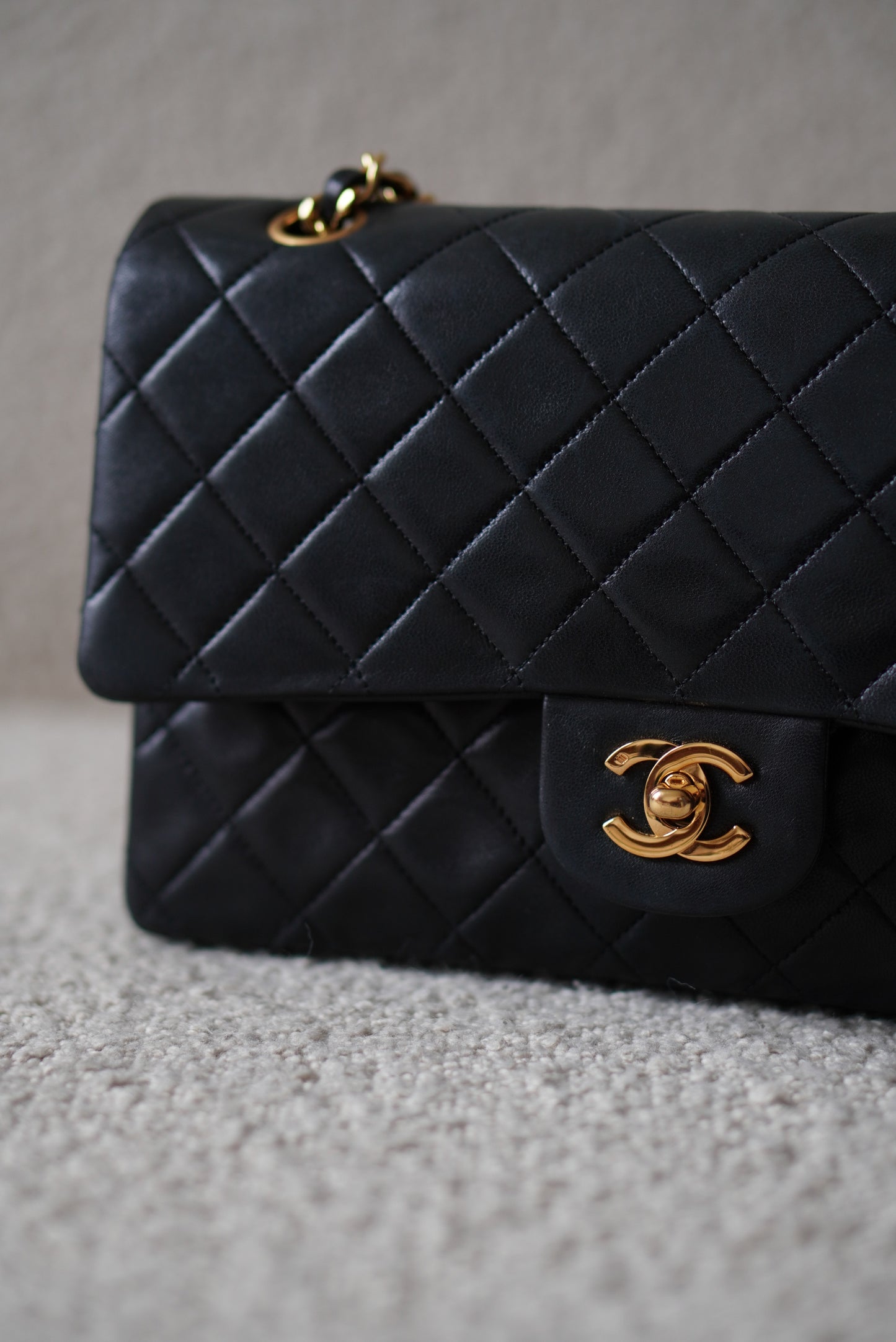 CHANEL CLASSIC MEDIUM DOUBLE FLAP