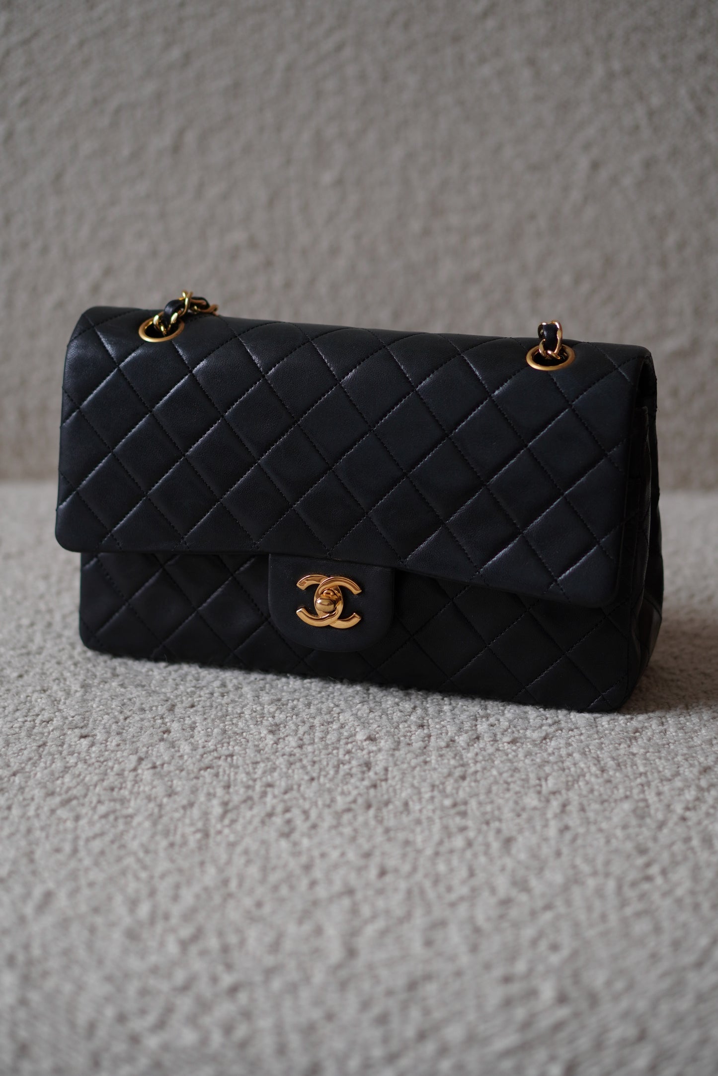 CHANEL CLASSIC MEDIUM DOUBLE FLAP