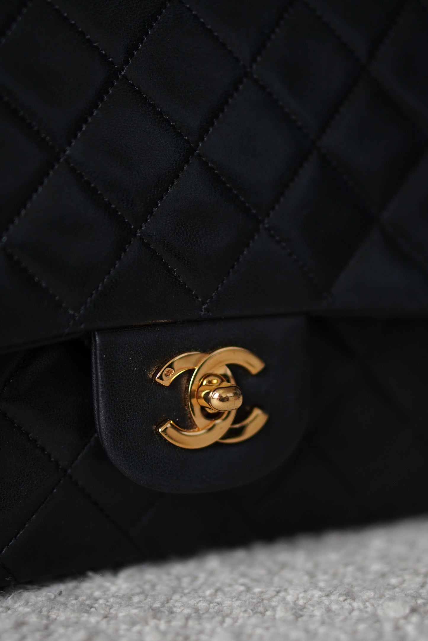 CHANEL CLASSIC MEDIUM DOUBLE FLAP