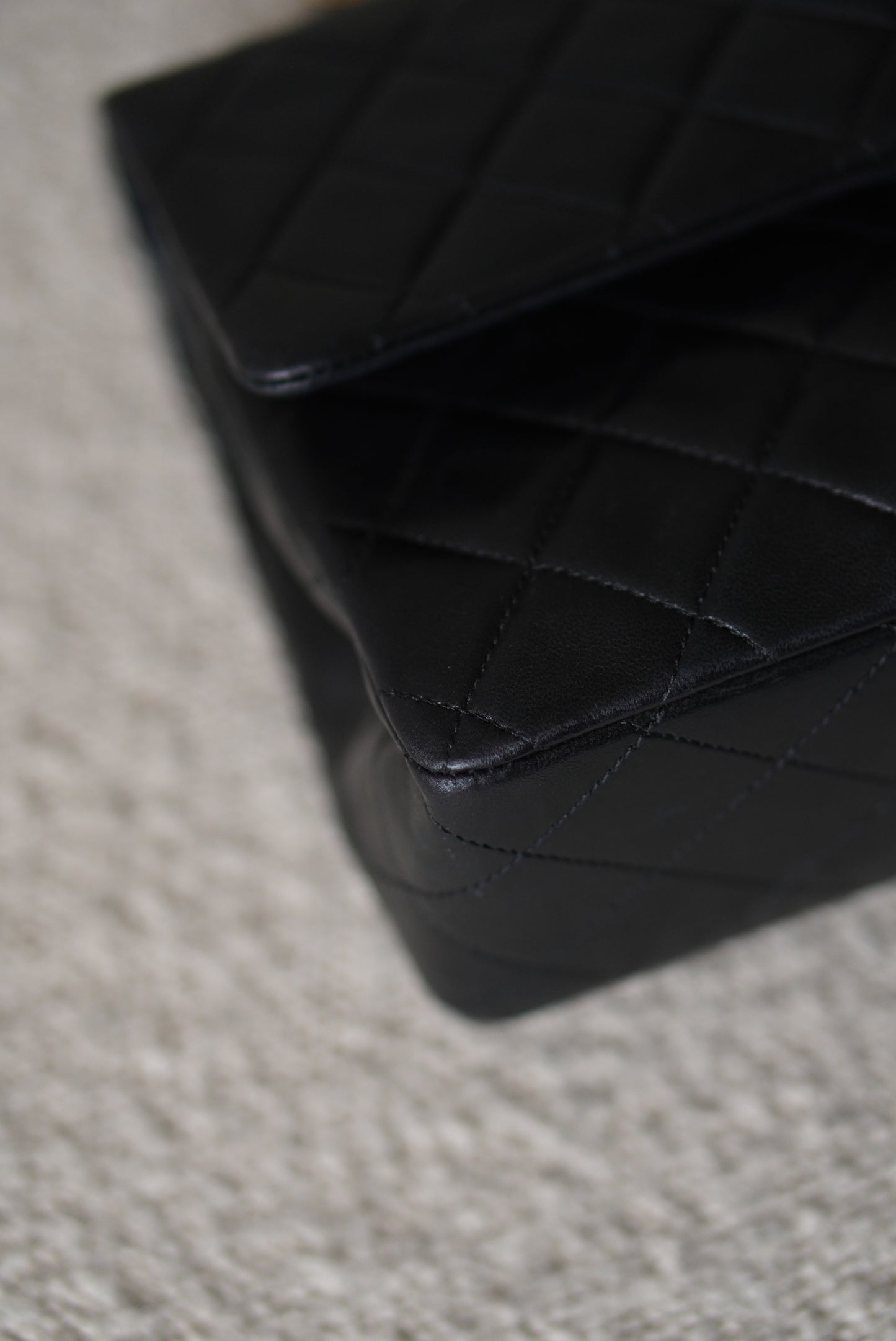 CHANEL CLASSIC MEDIUM DOUBLE FLAP