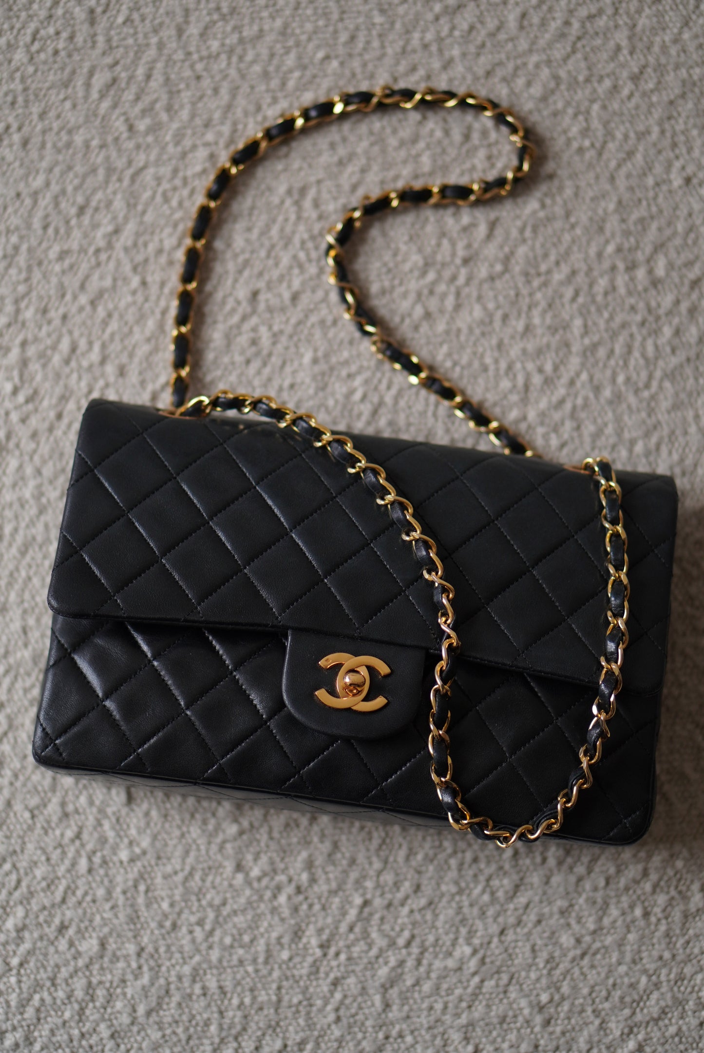 CHANEL CLASSIC MEDIUM DOUBLE FLAP