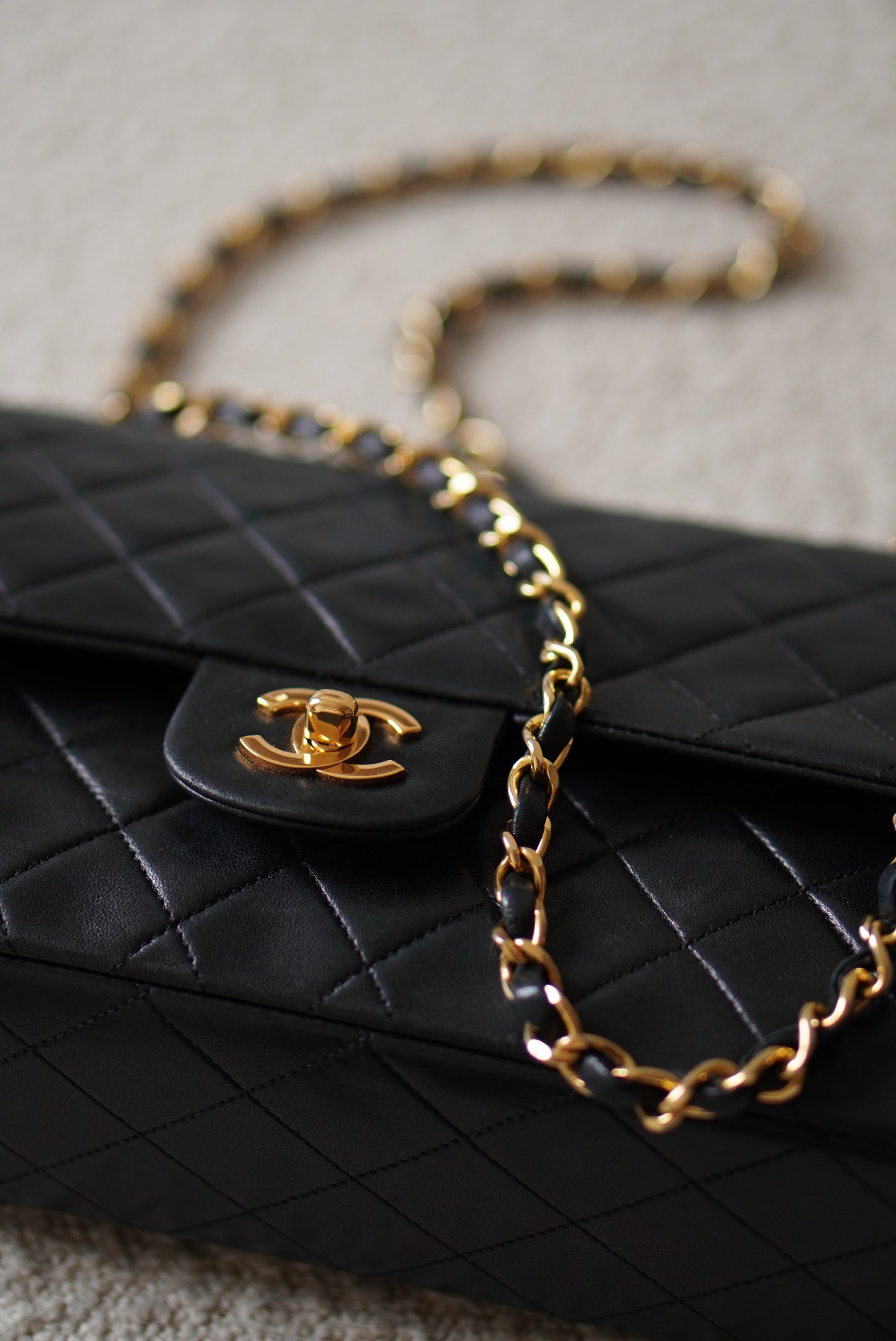 CHANEL CLASSIC MEDIUM DOUBLE FLAP