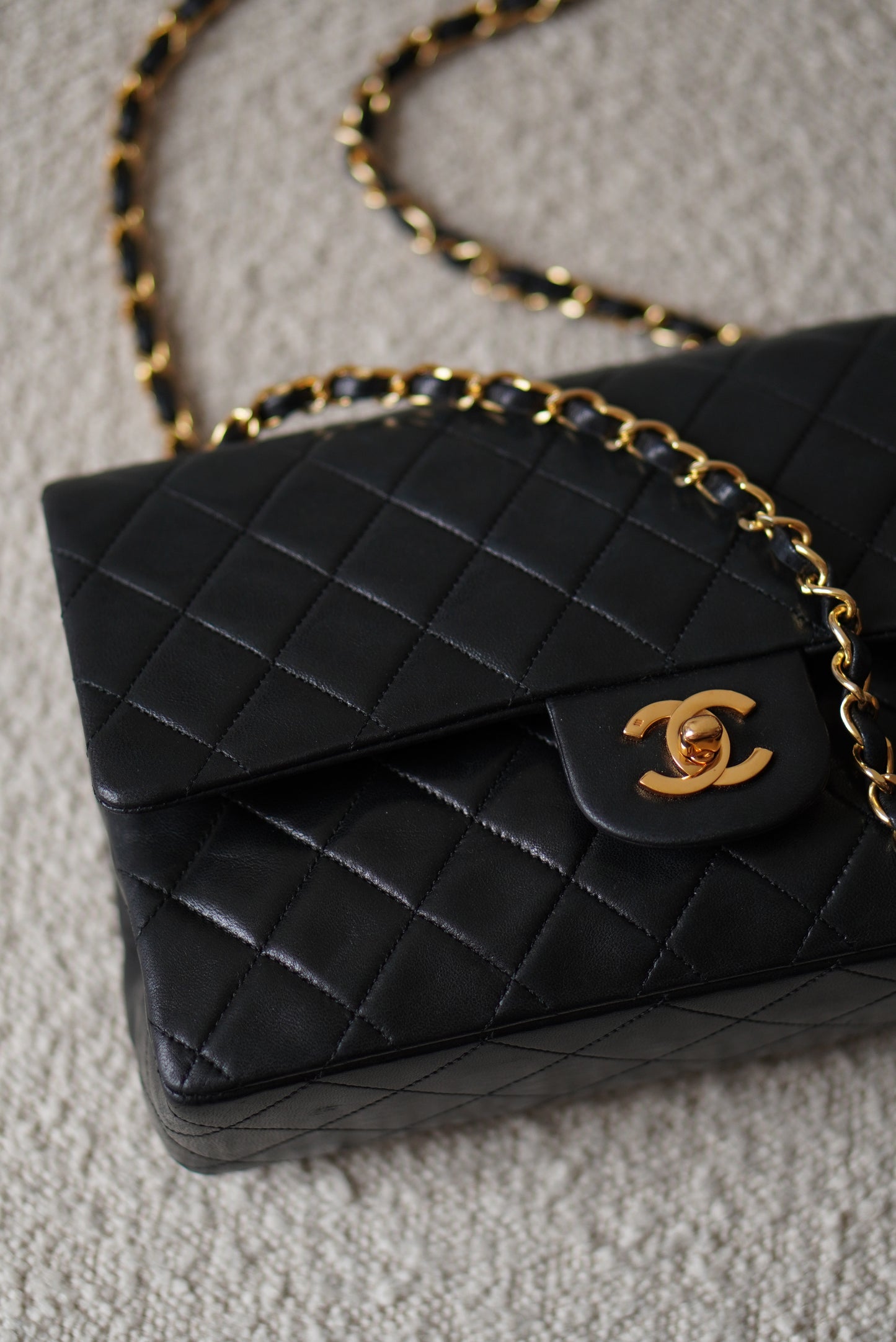 CHANEL CLASSIC MEDIUM DOUBLE FLAP