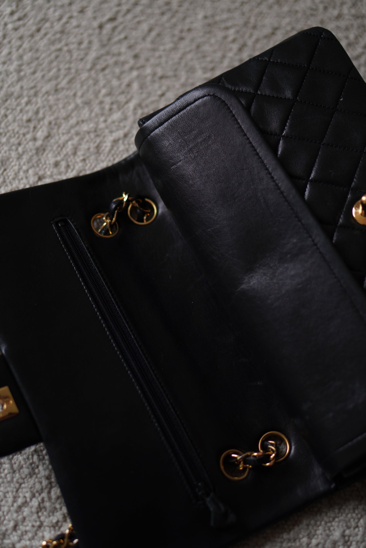 CHANEL CLASSIC MEDIUM DOUBLE FLAP