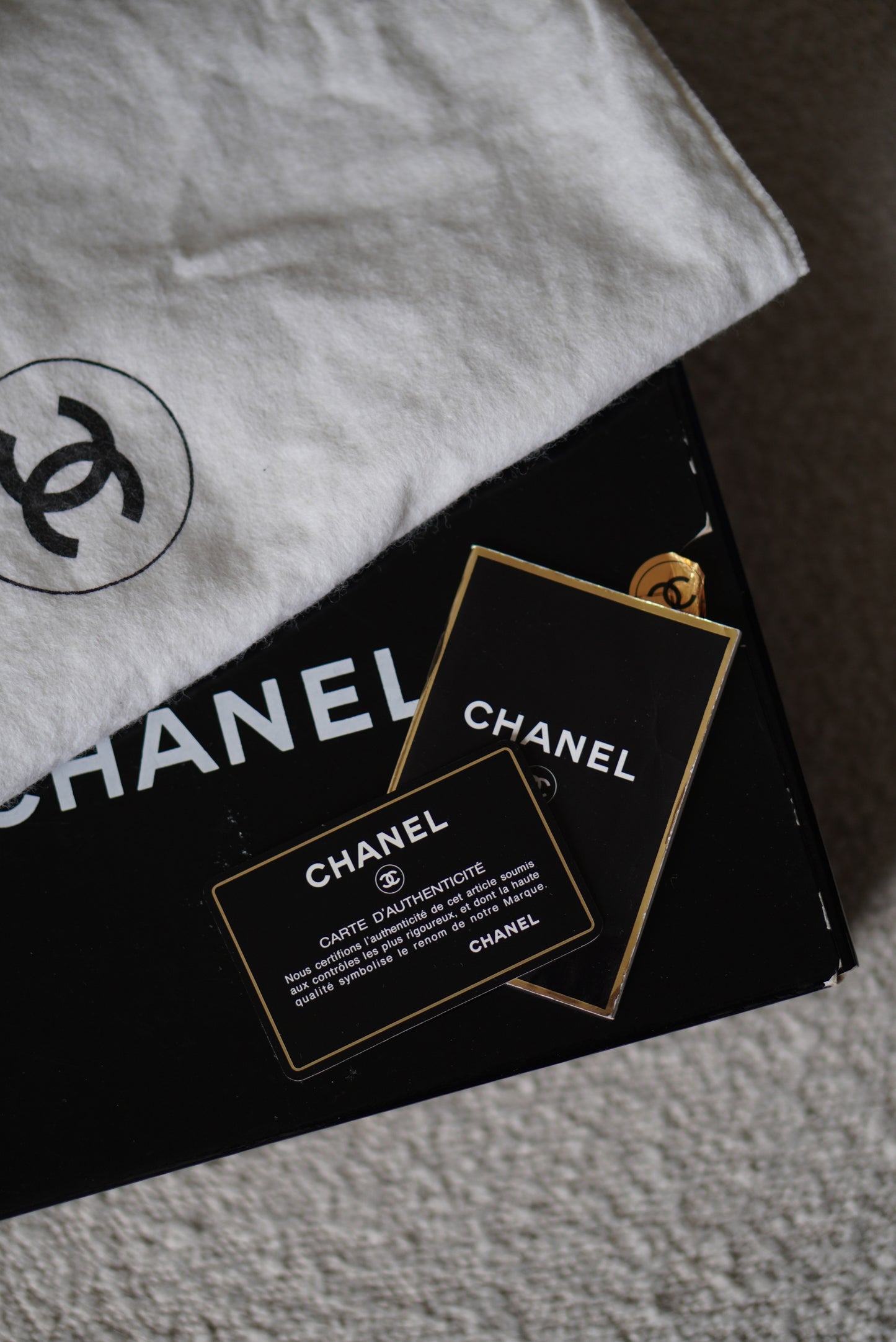 CHANEL CLASSIC MEDIUM DOUBLE FLAP