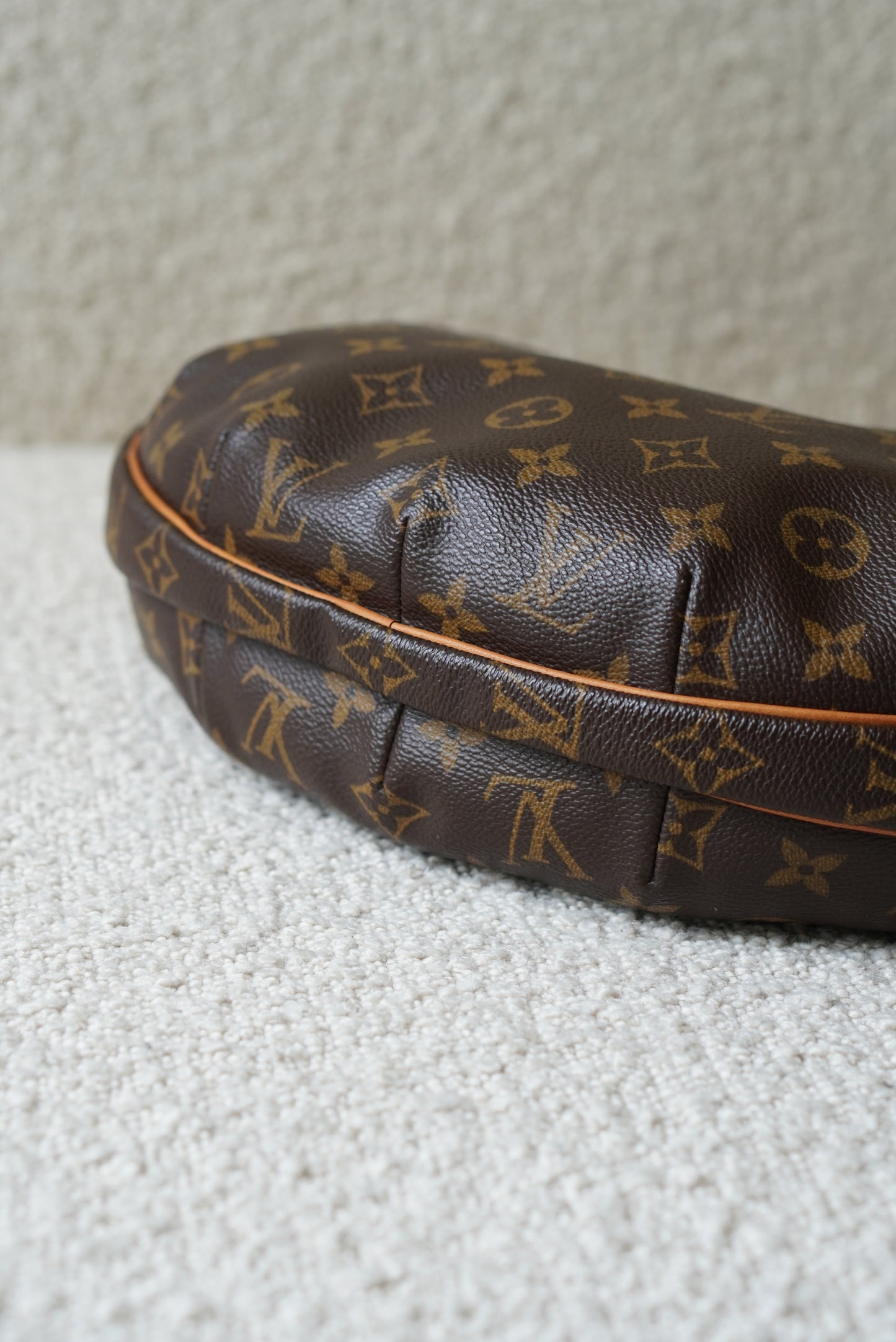 LOUIS VUITTON CROISSANT MM
