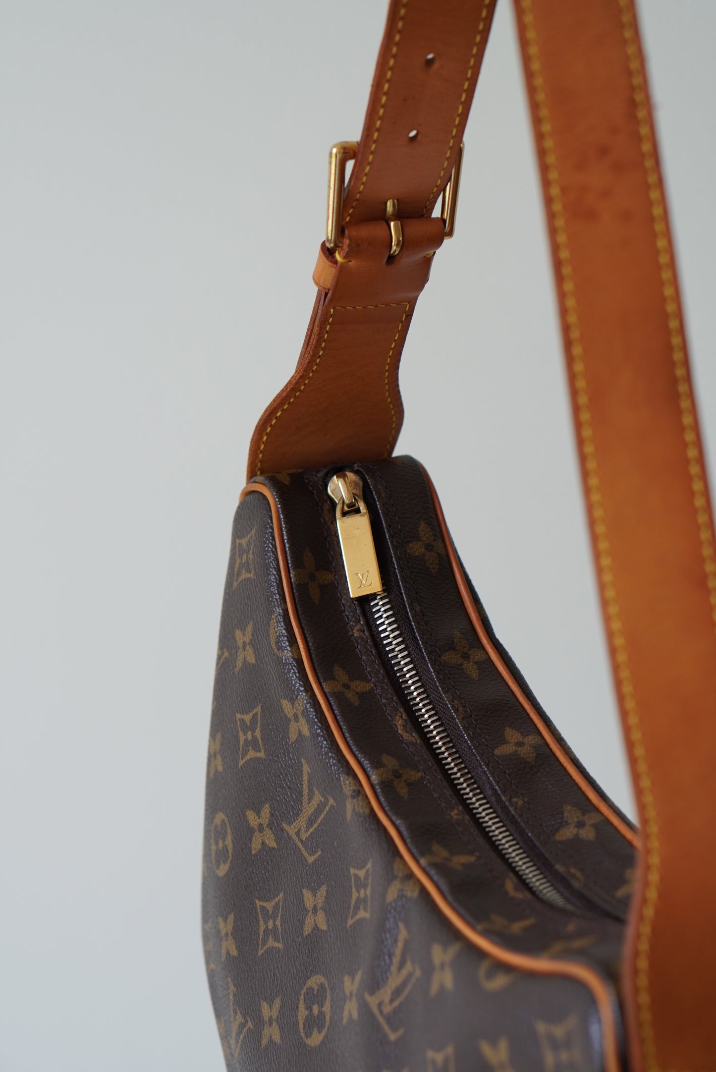 LOUIS VUITTON CROISSANT MM