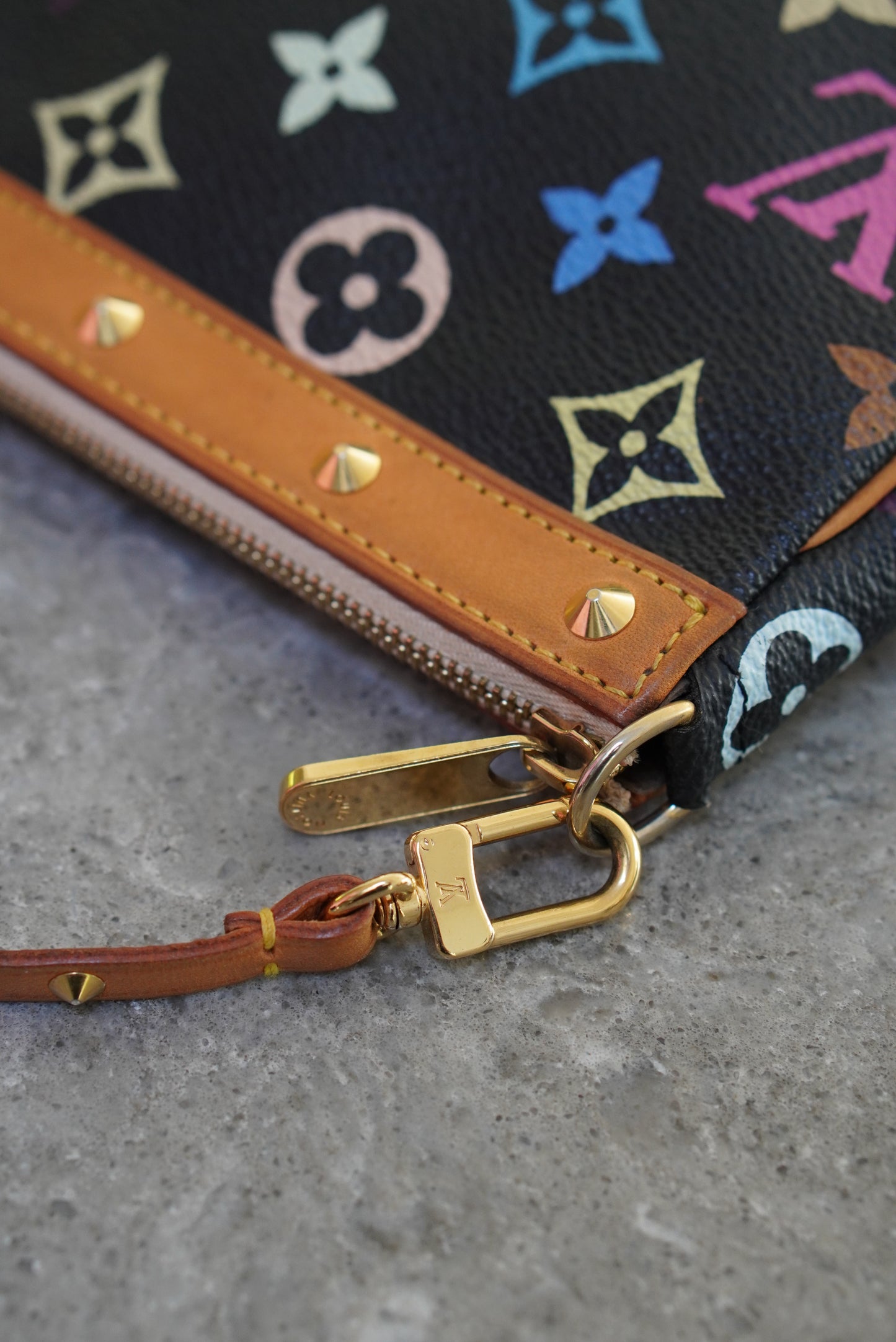 LOUIS VUITTON POCHETTE ACCESSOIRES