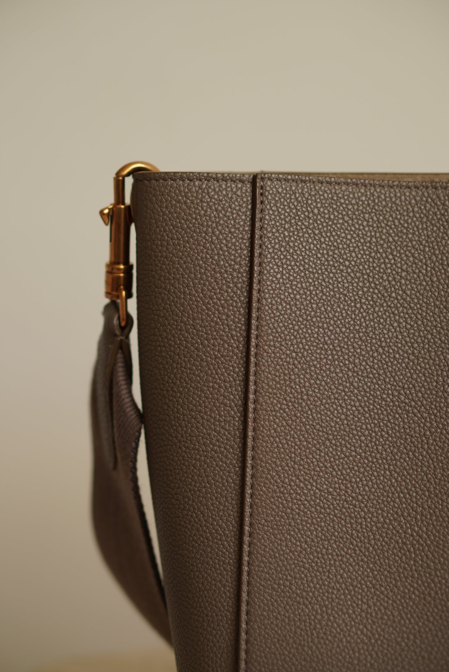 CELINE SEAU SANGLE SMALL | ETOUPE