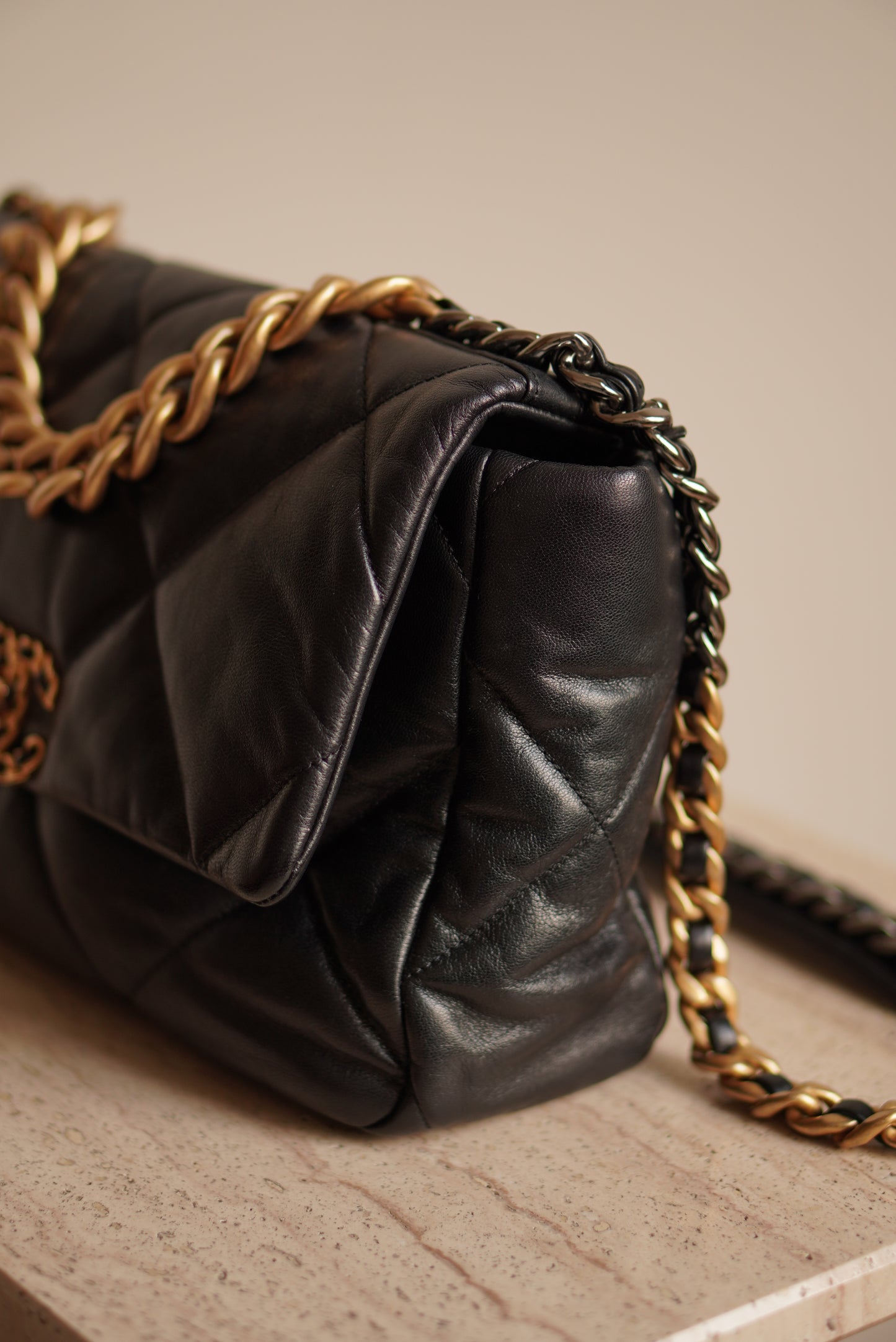 CHANEL 19 LARGE | BLACK