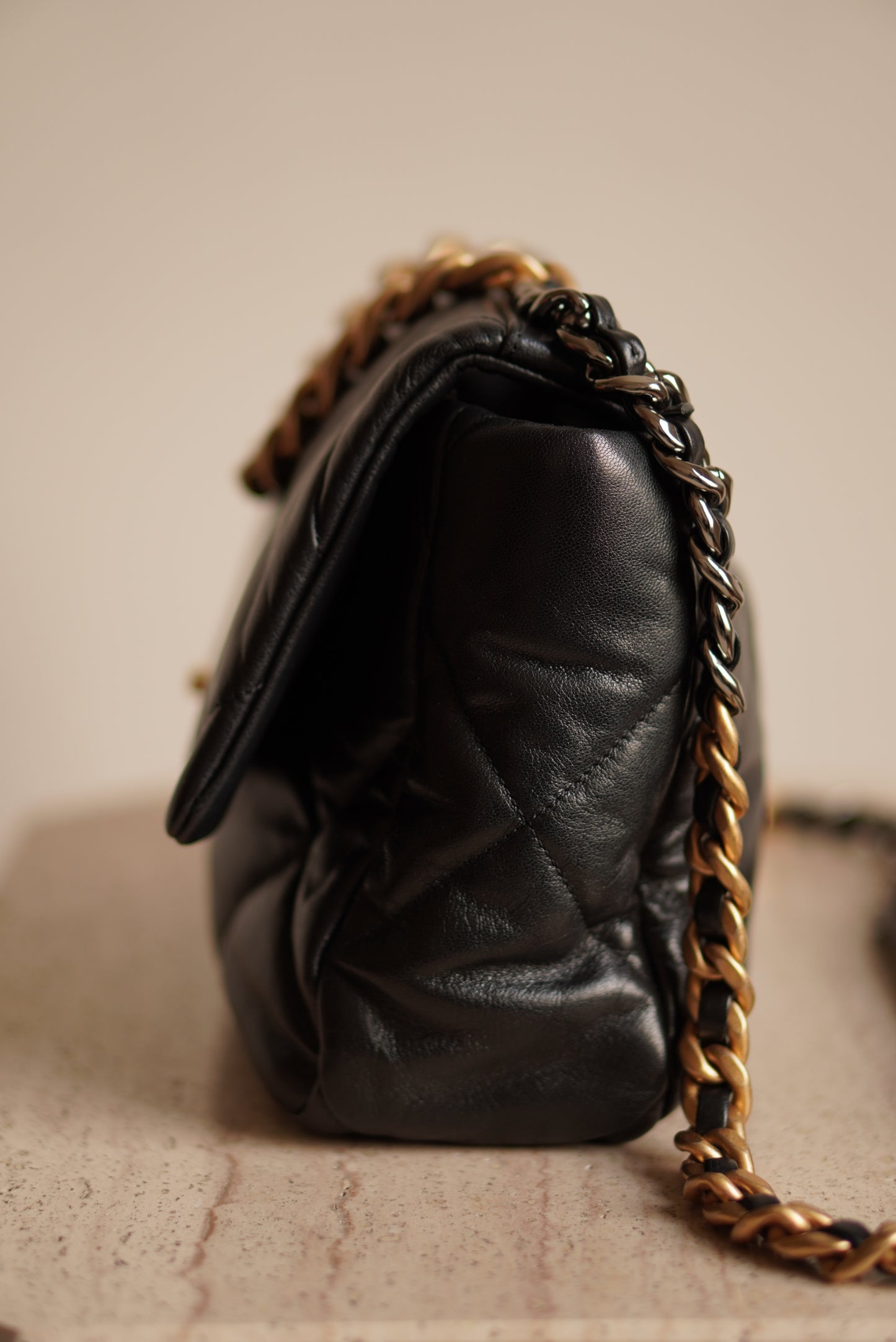CHANEL 19 LARGE | BLACK