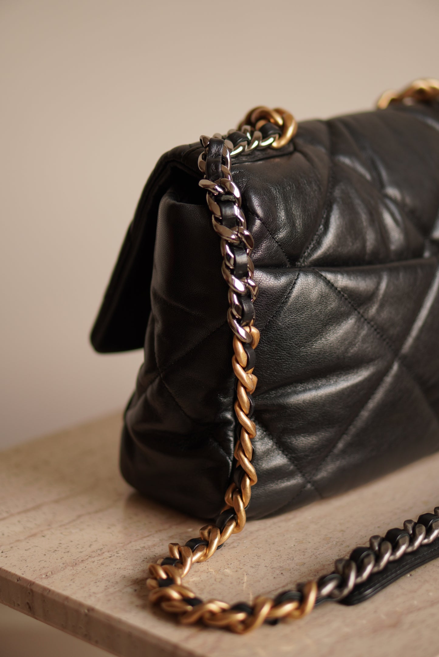 CHANEL 19 LARGE | BLACK