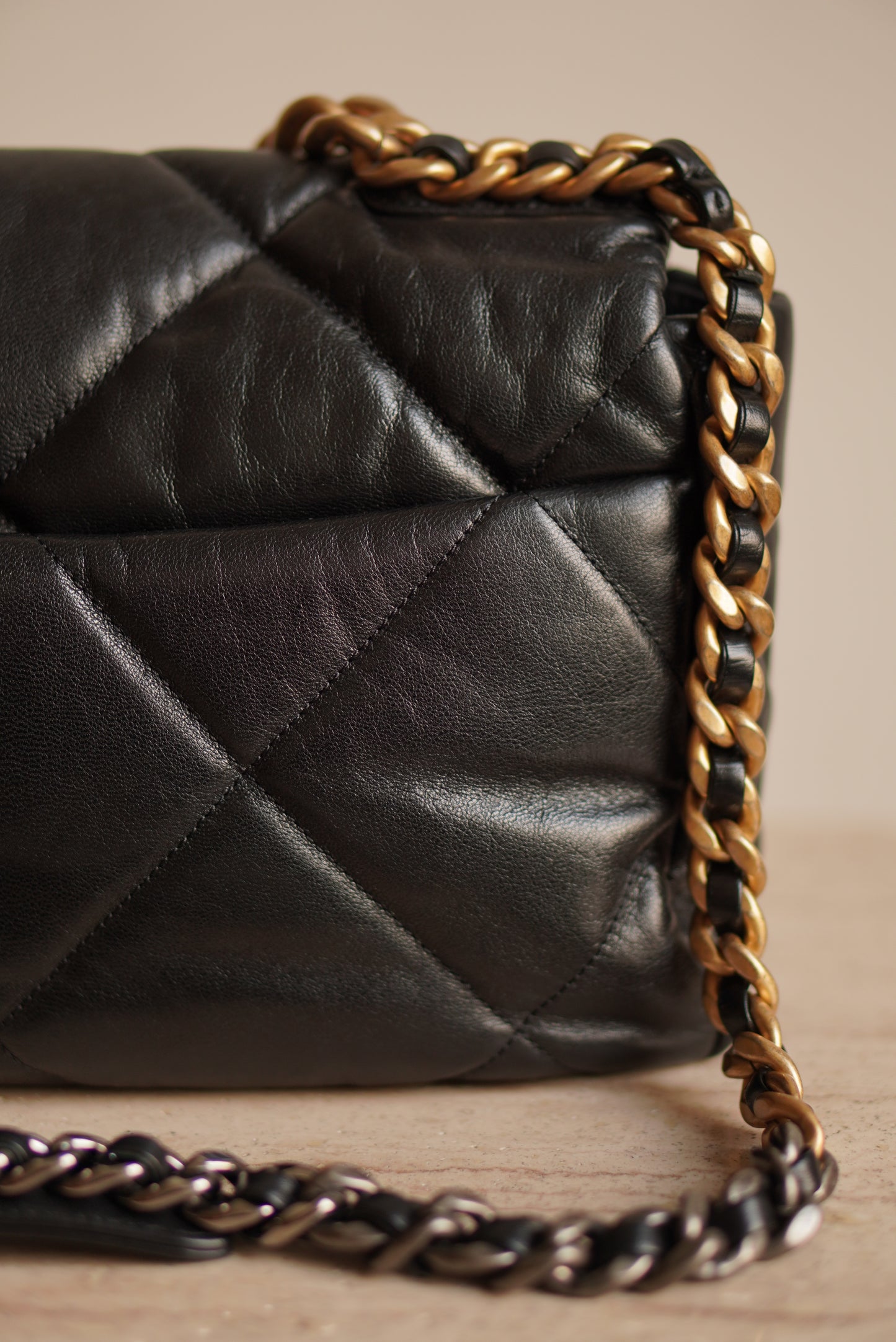CHANEL 19 LARGE | BLACK