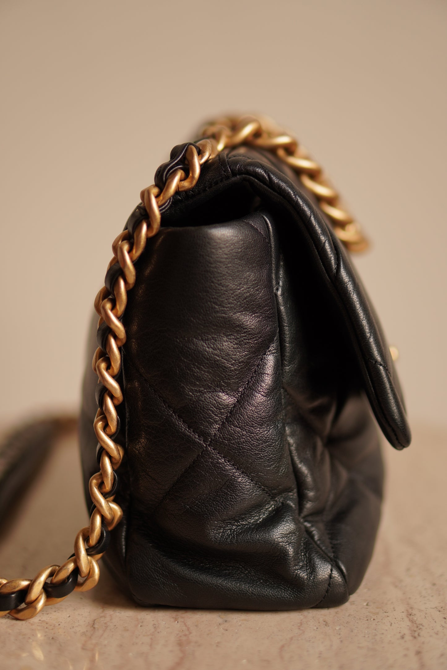 CHANEL 19 LARGE | BLACK