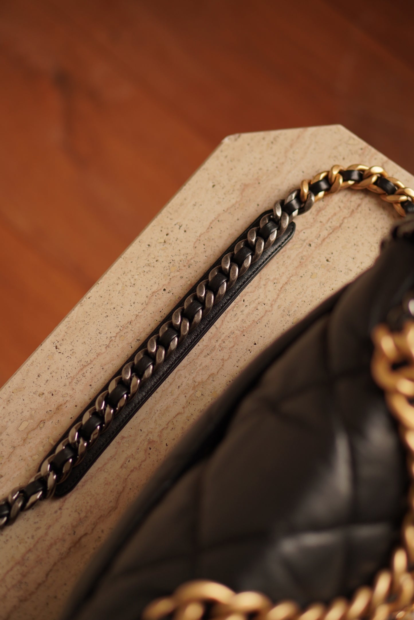 CHANEL 19 LARGE | BLACK