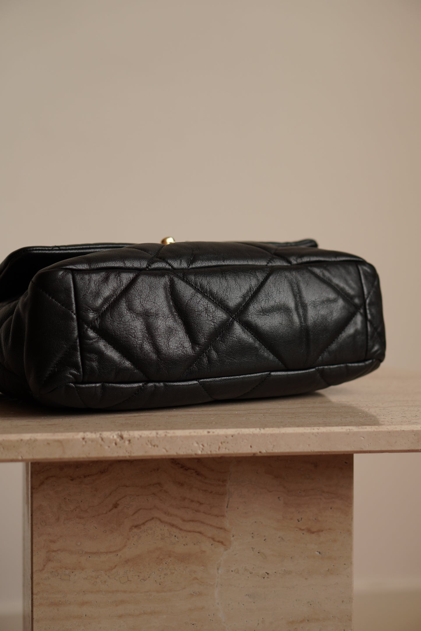 CHANEL 19 LARGE | BLACK