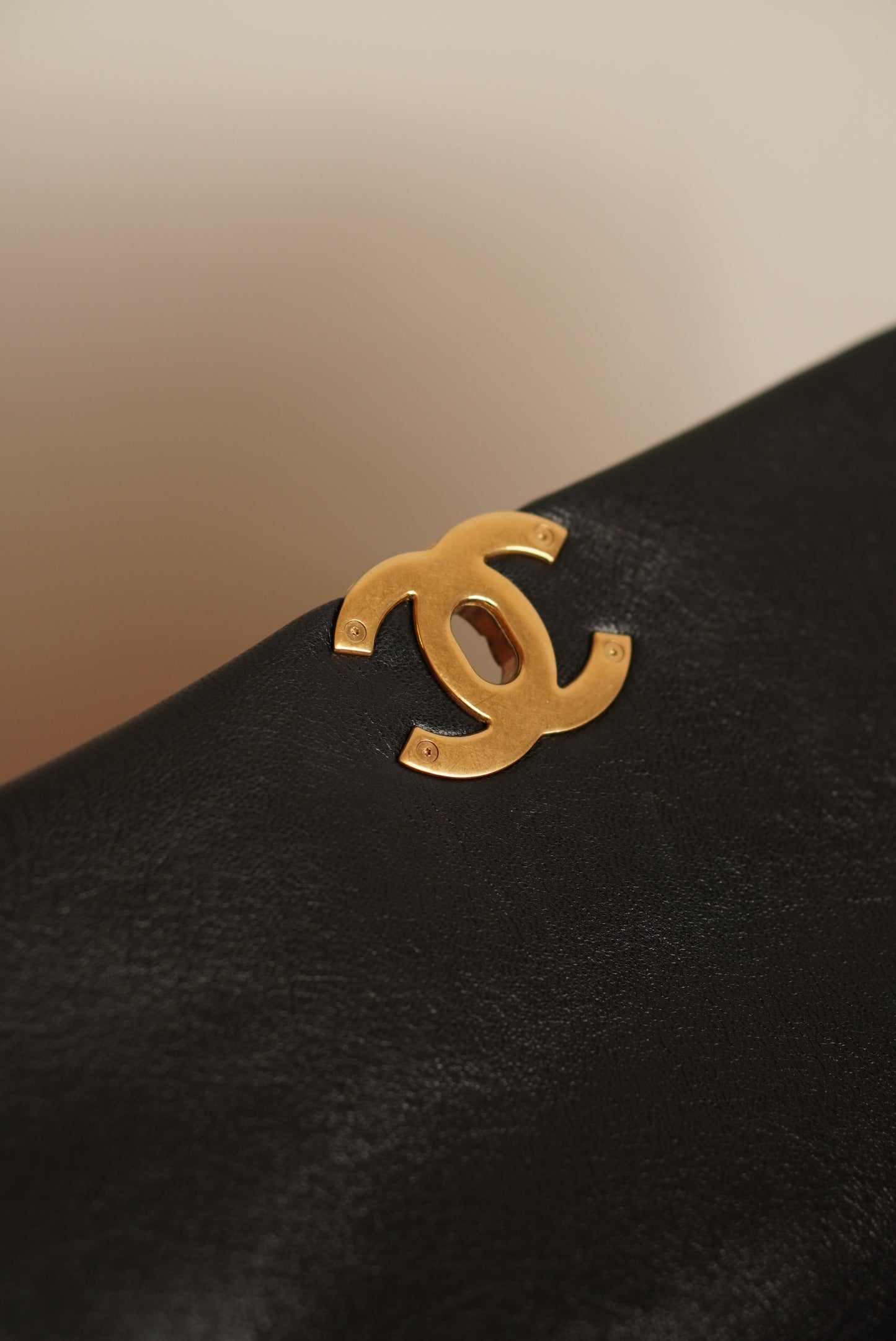 CHANEL 19 LARGE | BLACK