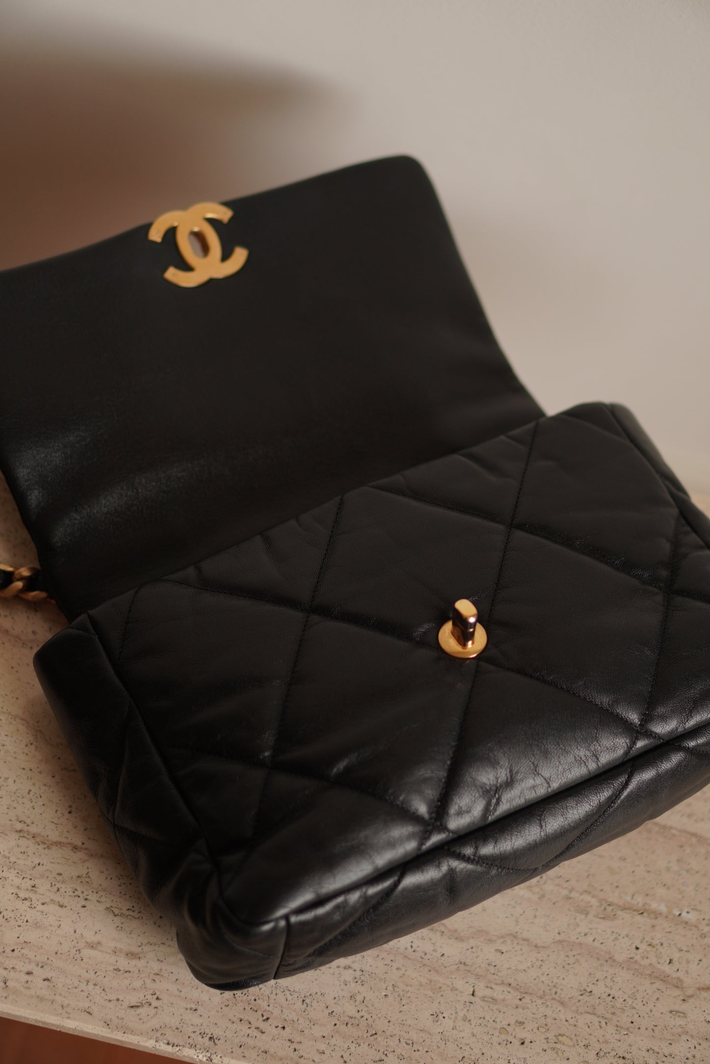 CHANEL 19 LARGE | BLACK