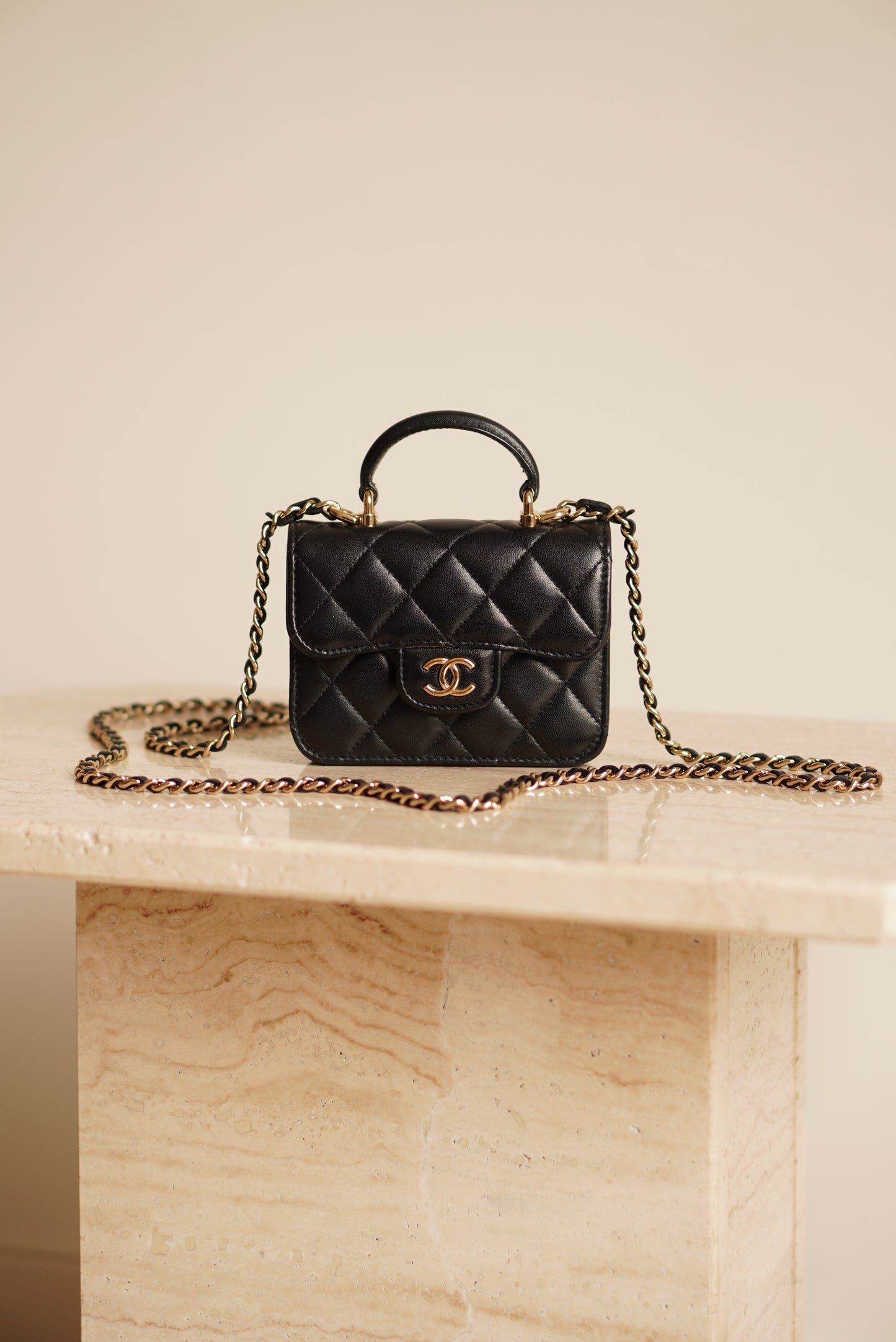 CHANEL 21K MICRO TOP HANDLE | BLACK