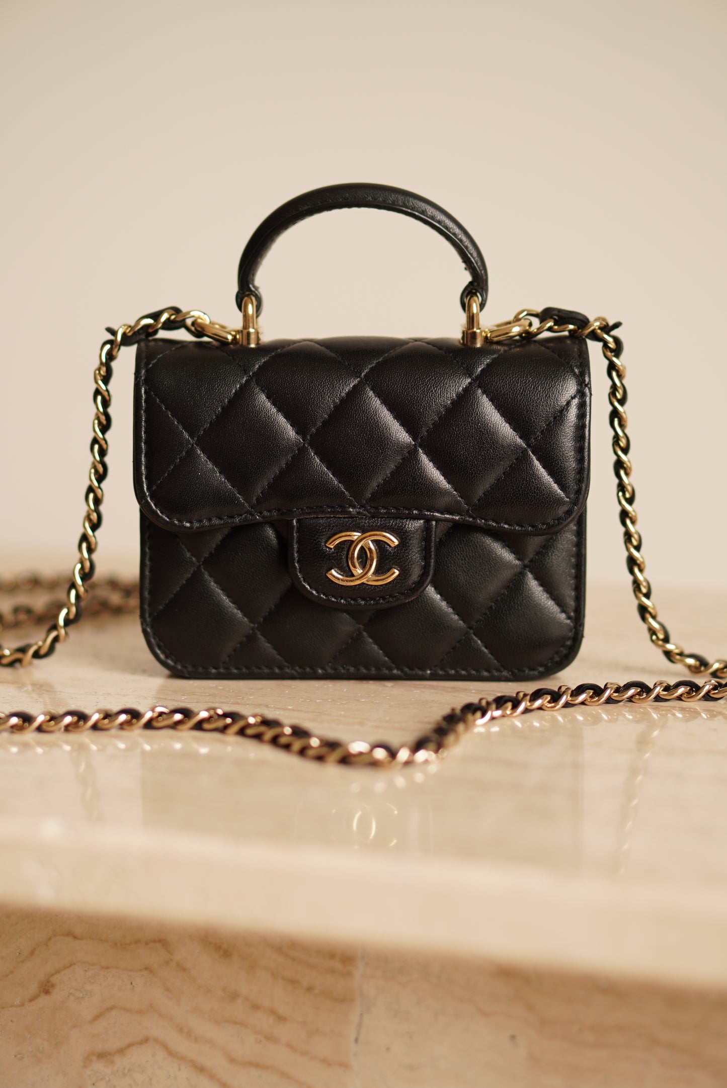 CHANEL 21K MICRO TOP HANDLE | BLACK
