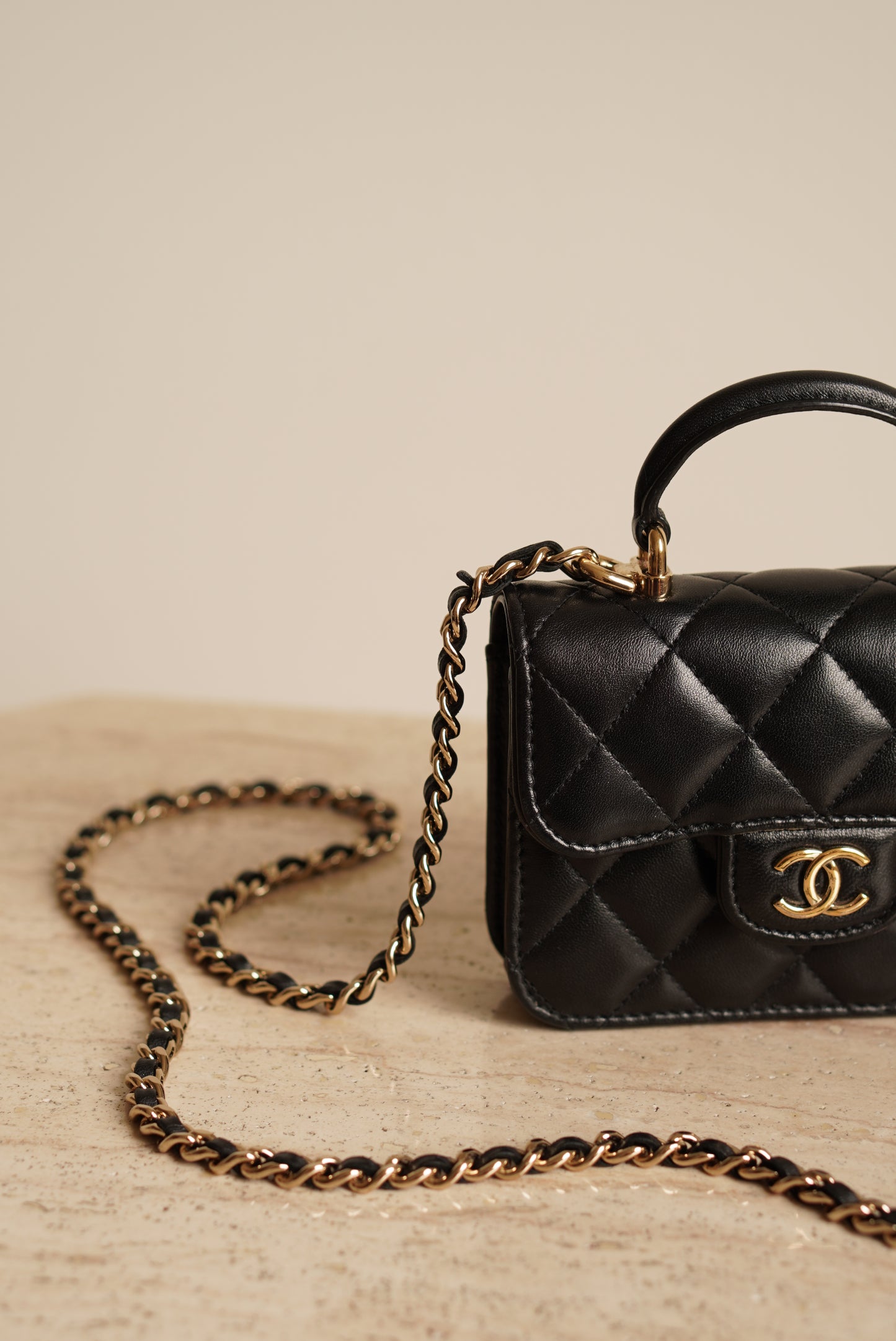CHANEL 21K MICRO TOP HANDLE | BLACK