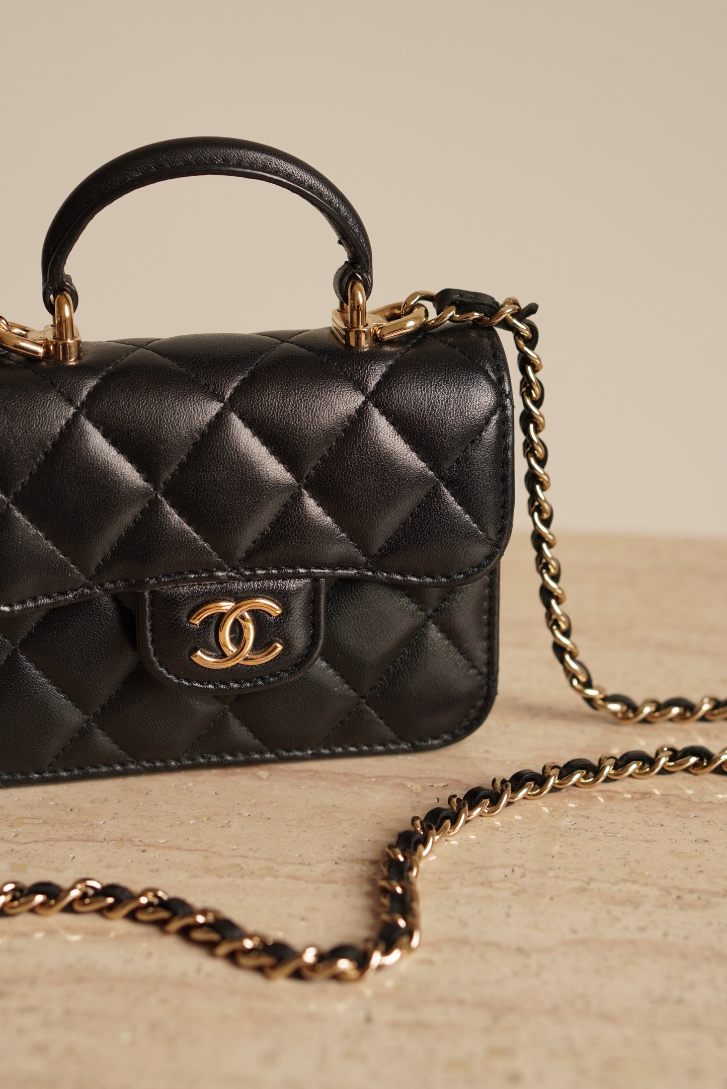 CHANEL 21K MICRO TOP HANDLE | BLACK