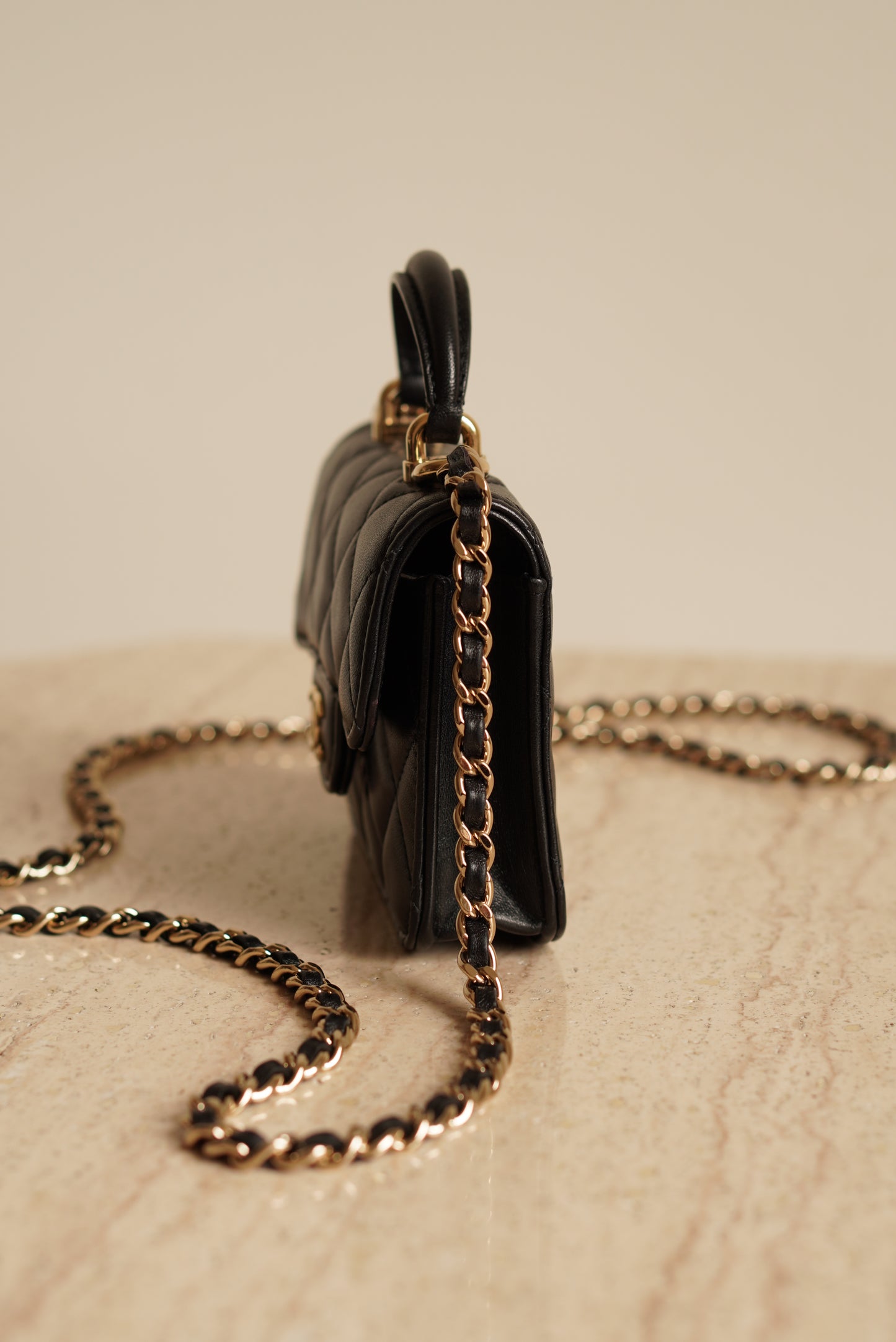 CHANEL 21K MICRO TOP HANDLE | BLACK