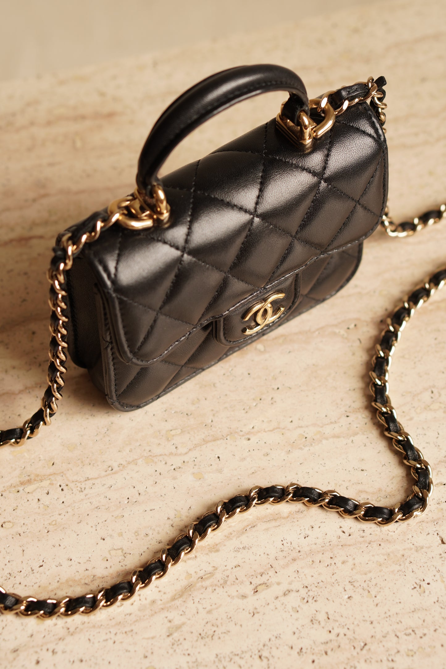 CHANEL 21K MICRO TOP HANDLE | BLACK