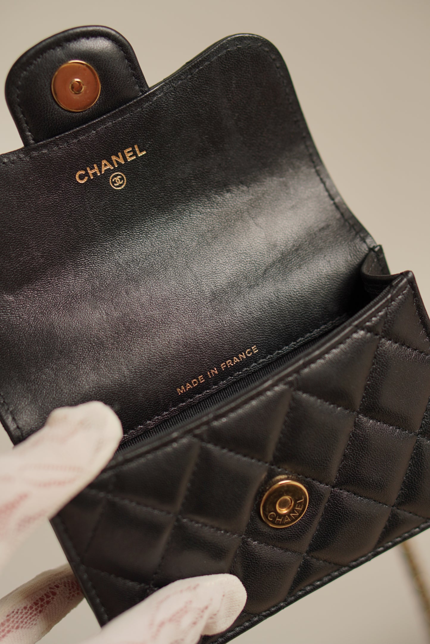 CHANEL 21K MICRO TOP HANDLE | BLACK
