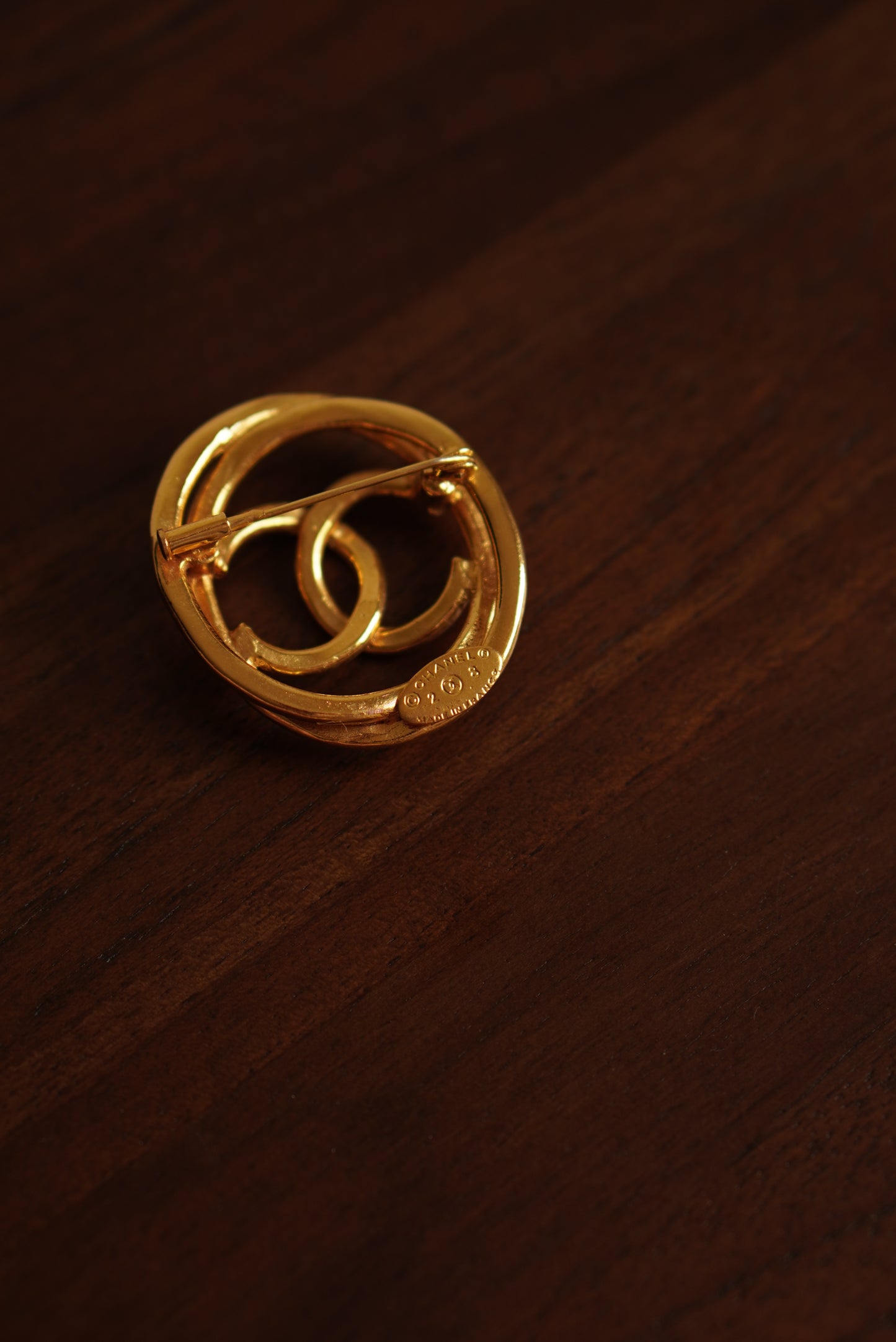 CHANEL BROOCH OVAL