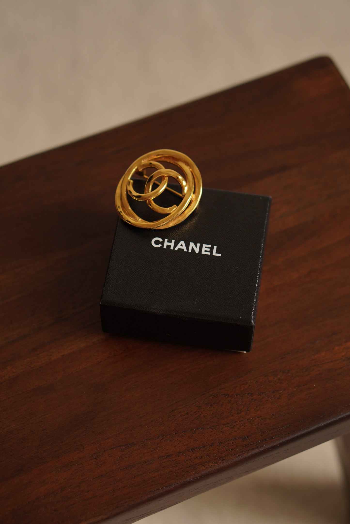 CHANEL BROOCH OVAL