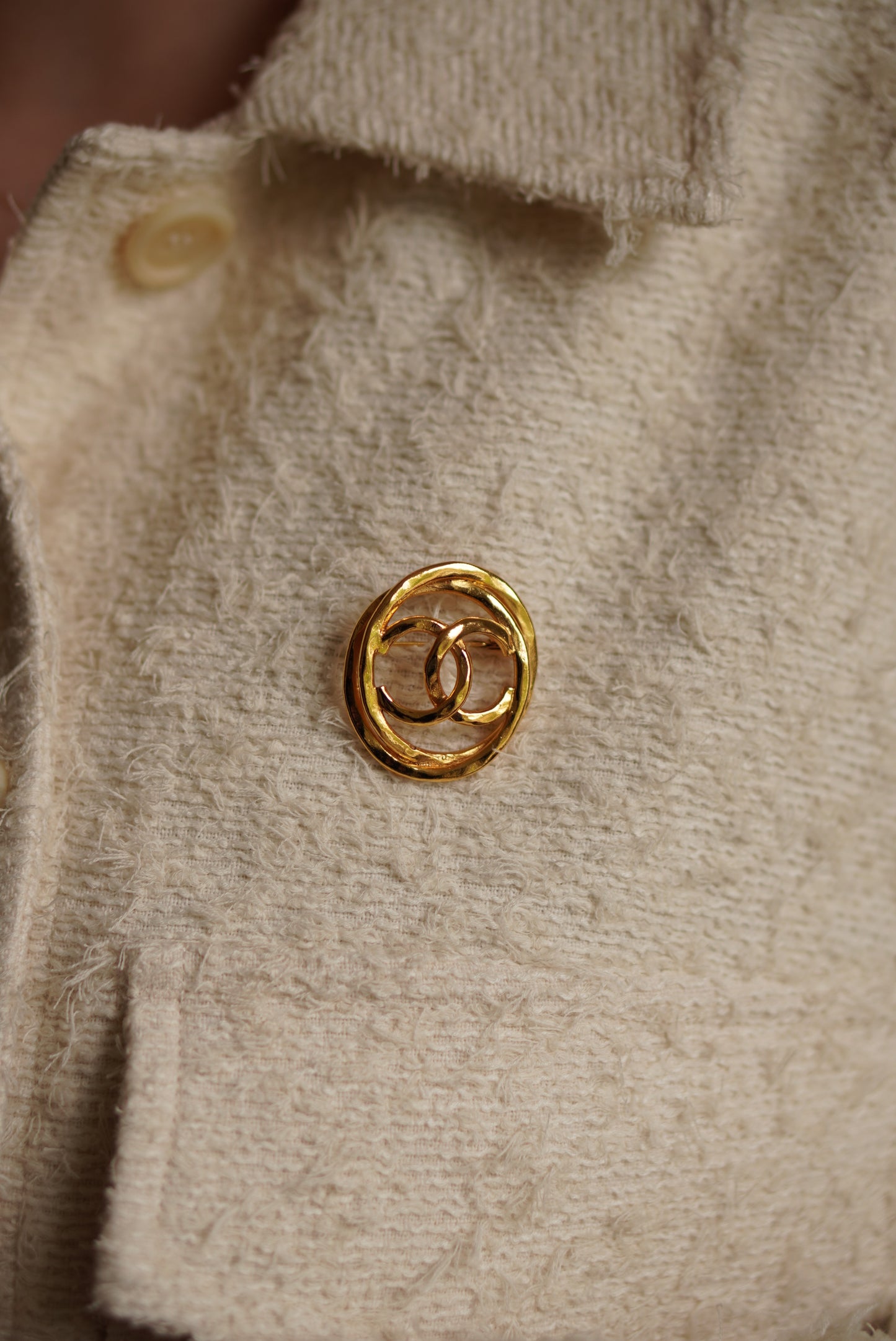 CHANEL BROOCH OVAL