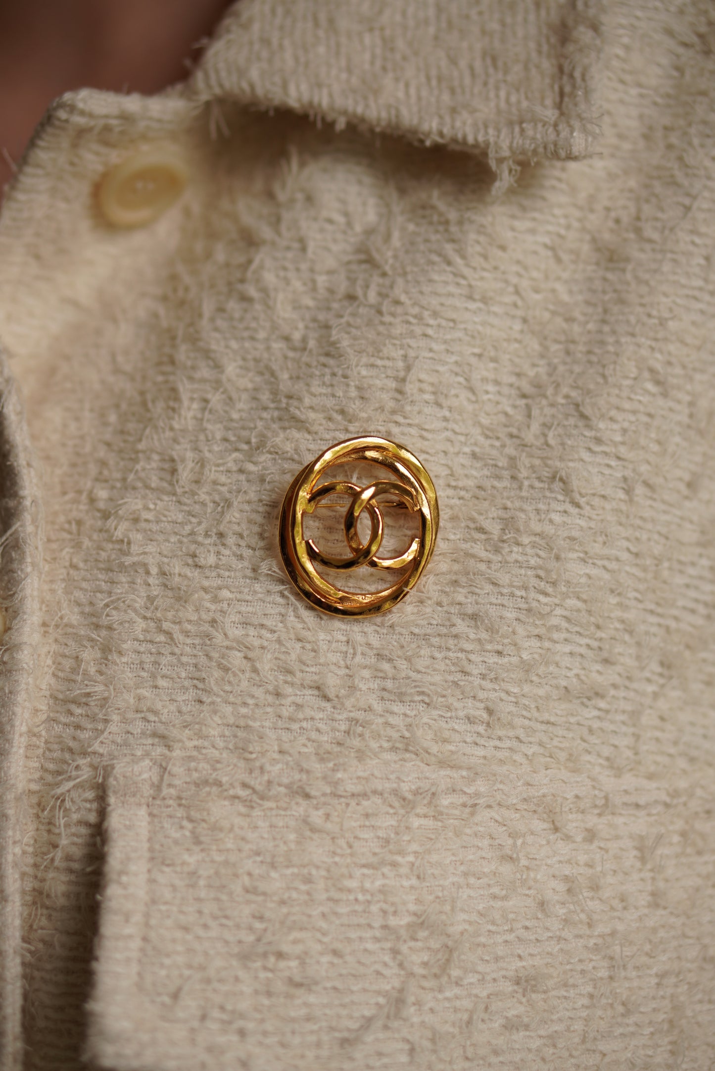 CHANEL BROOCH OVAL