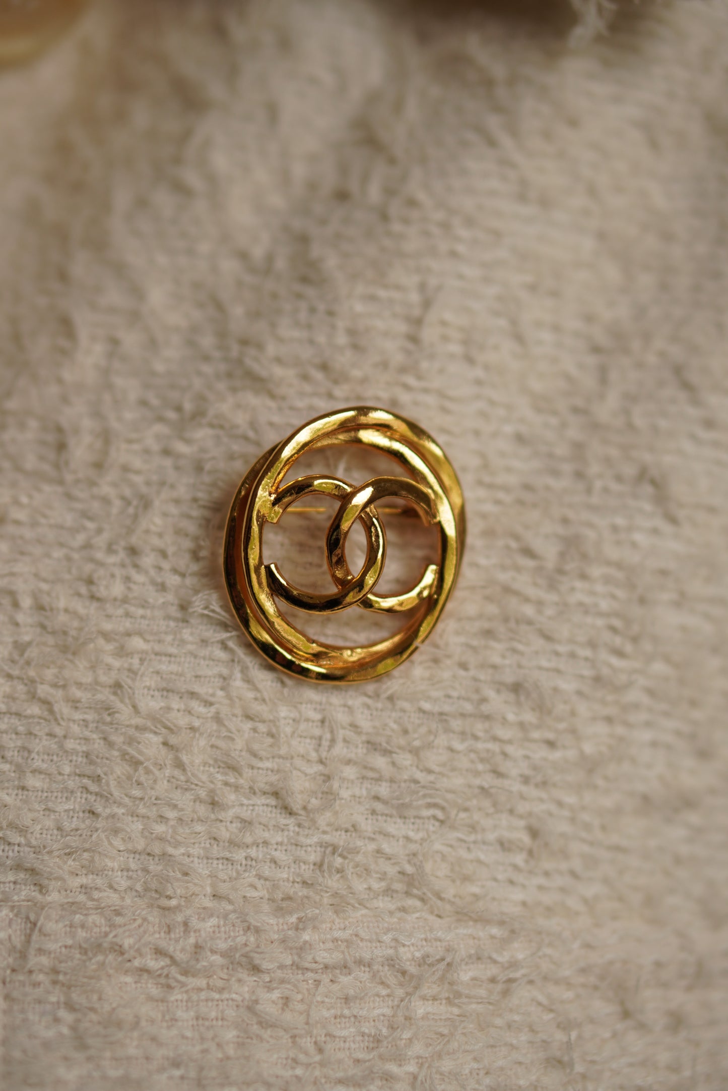 CHANEL BROOCH OVAL